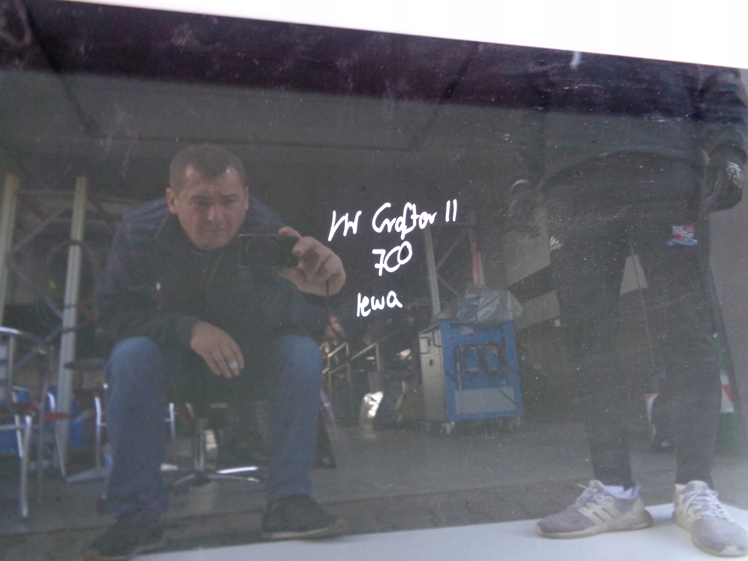 window side left central VW CRAFTER II 7C 17