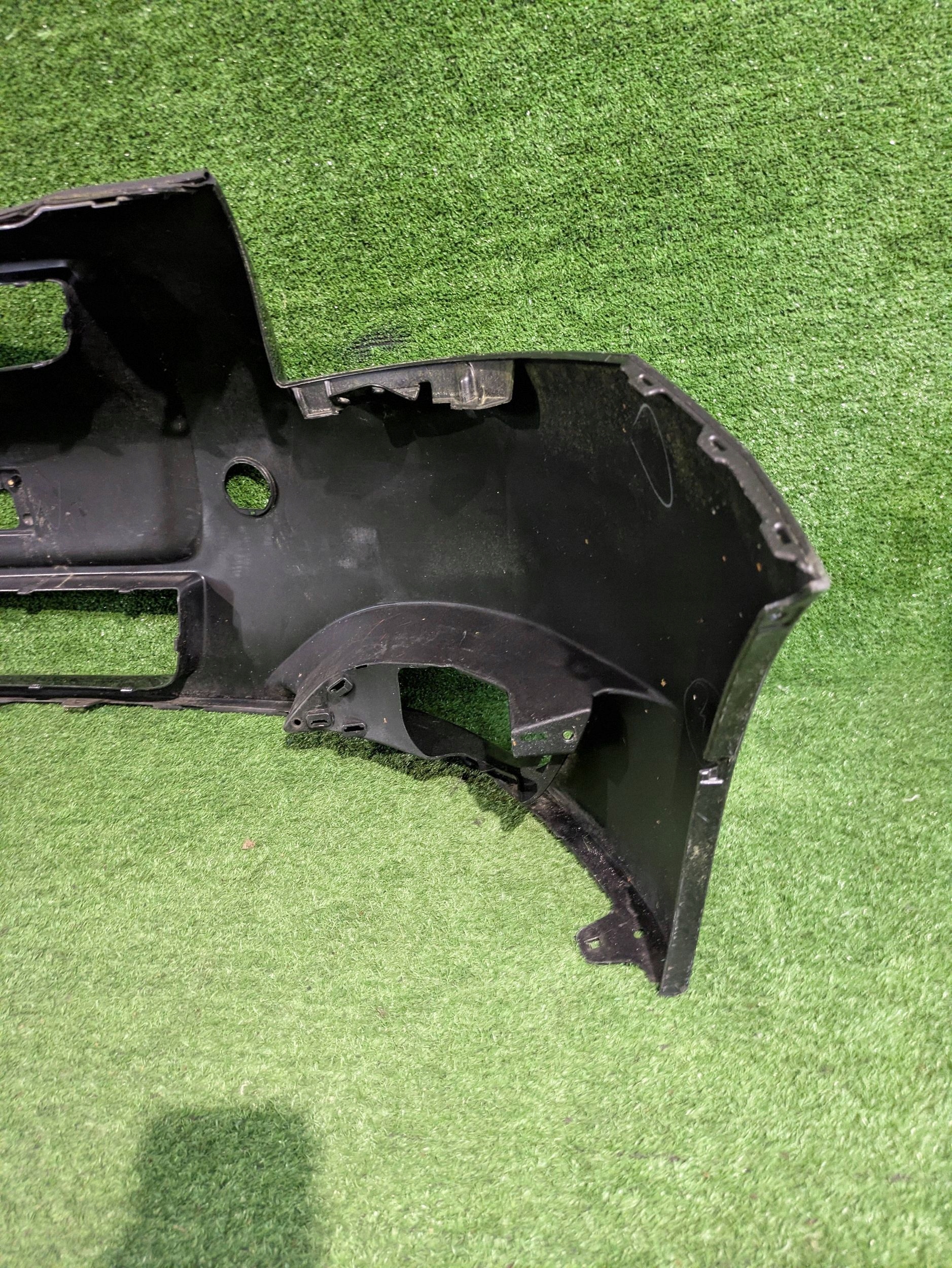 front bumper front TOYOTA AURIS and 06- NR.Z9097