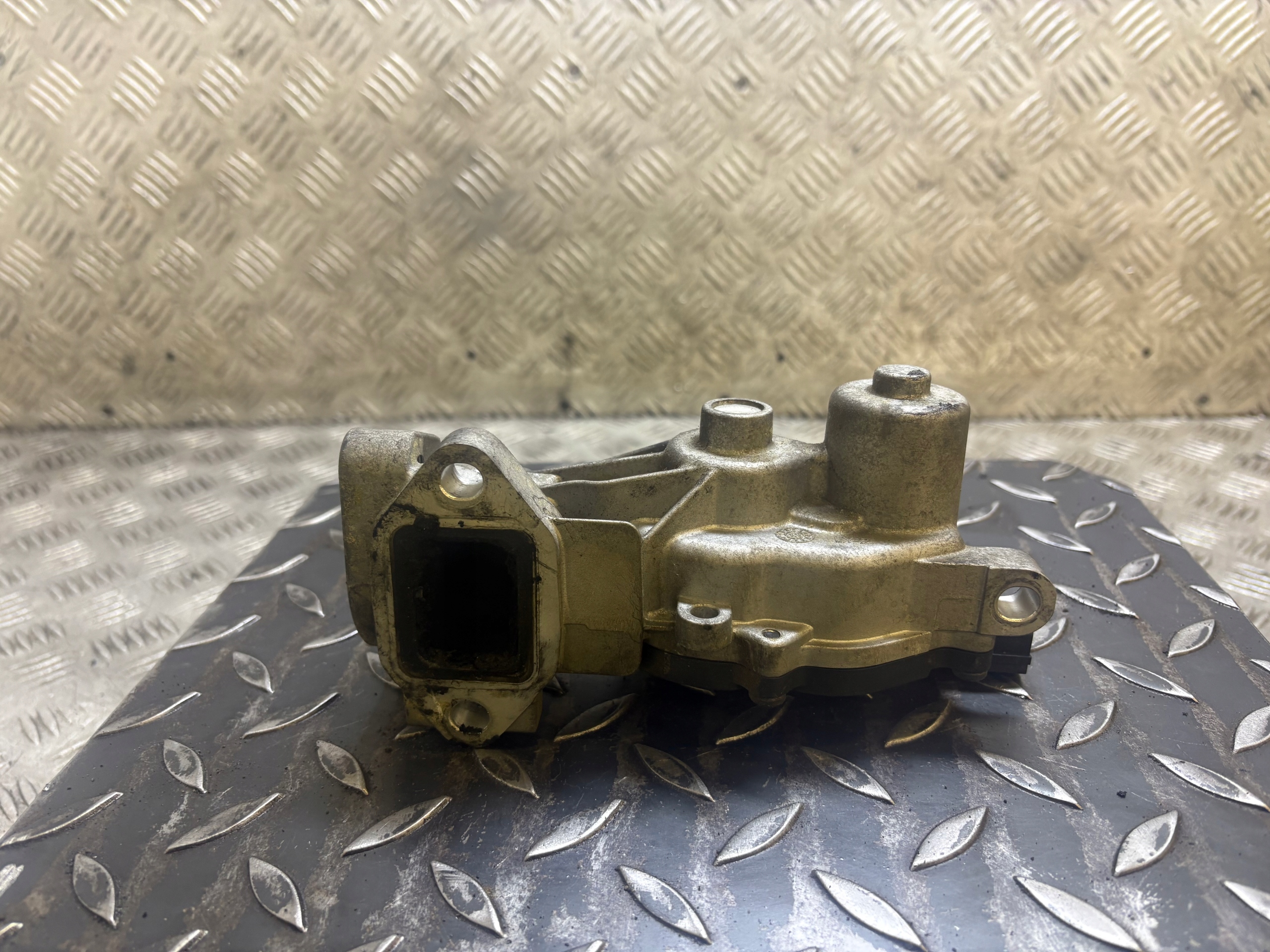 EGR valve OPEL ASTRA J