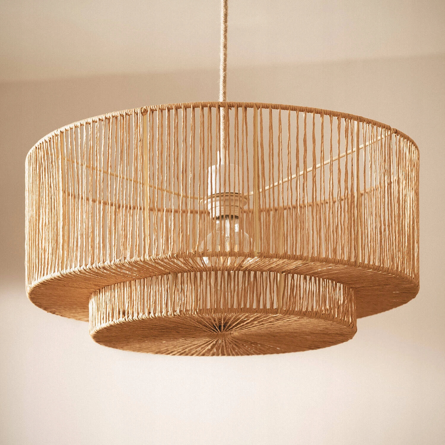 Závěsná lampa z pleteného papíru Dicenta