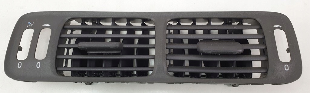 Вентиляционные решетки центр VOLVO V70 9481651