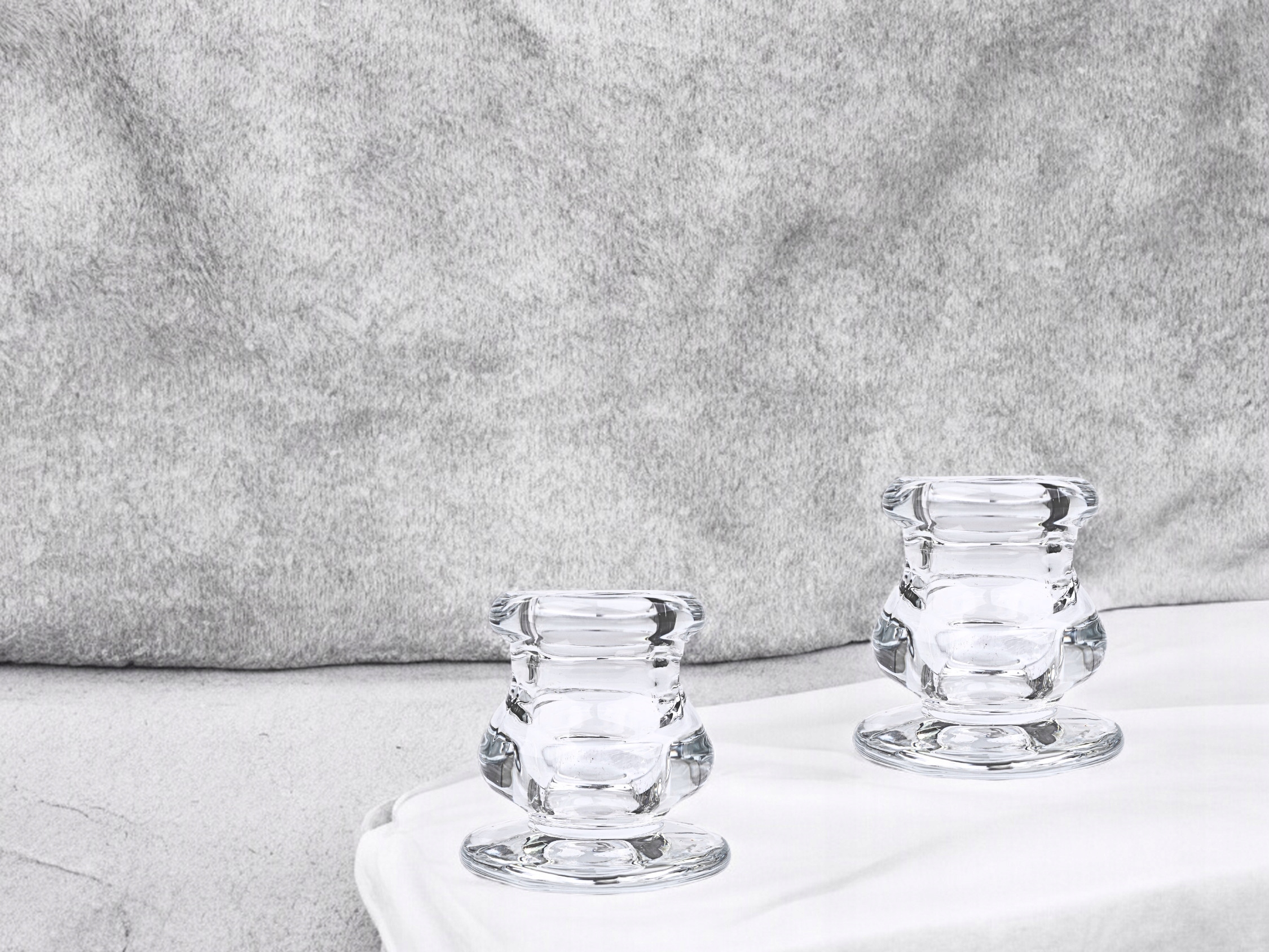 ŚWIECZNIK SZKLANY DO ŚWIEC SZPIC NA JEDNĄ ŚWIECE wys 5,5 cm ŚLUB KOMUNIA Liczba miejsc na świece 1