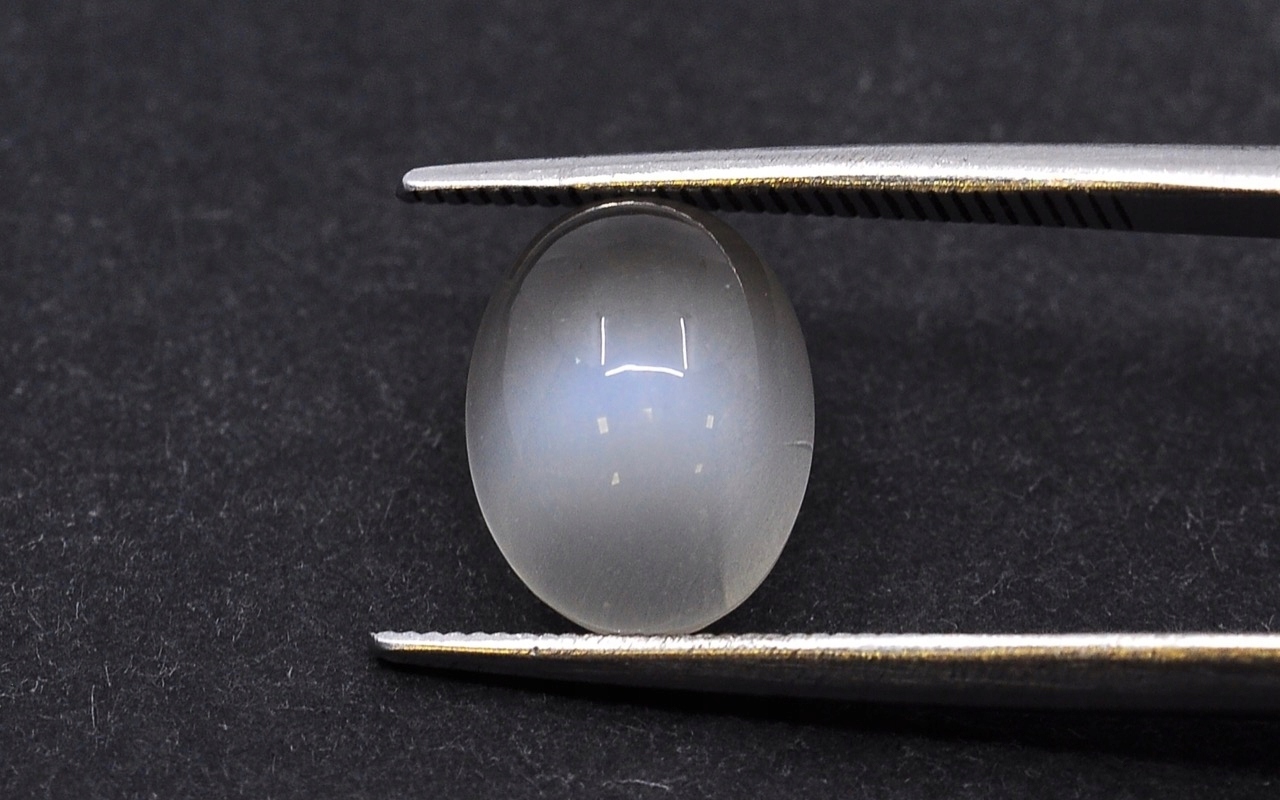 Měsíční kámen kabošon ovál 9,9x7,5 mm