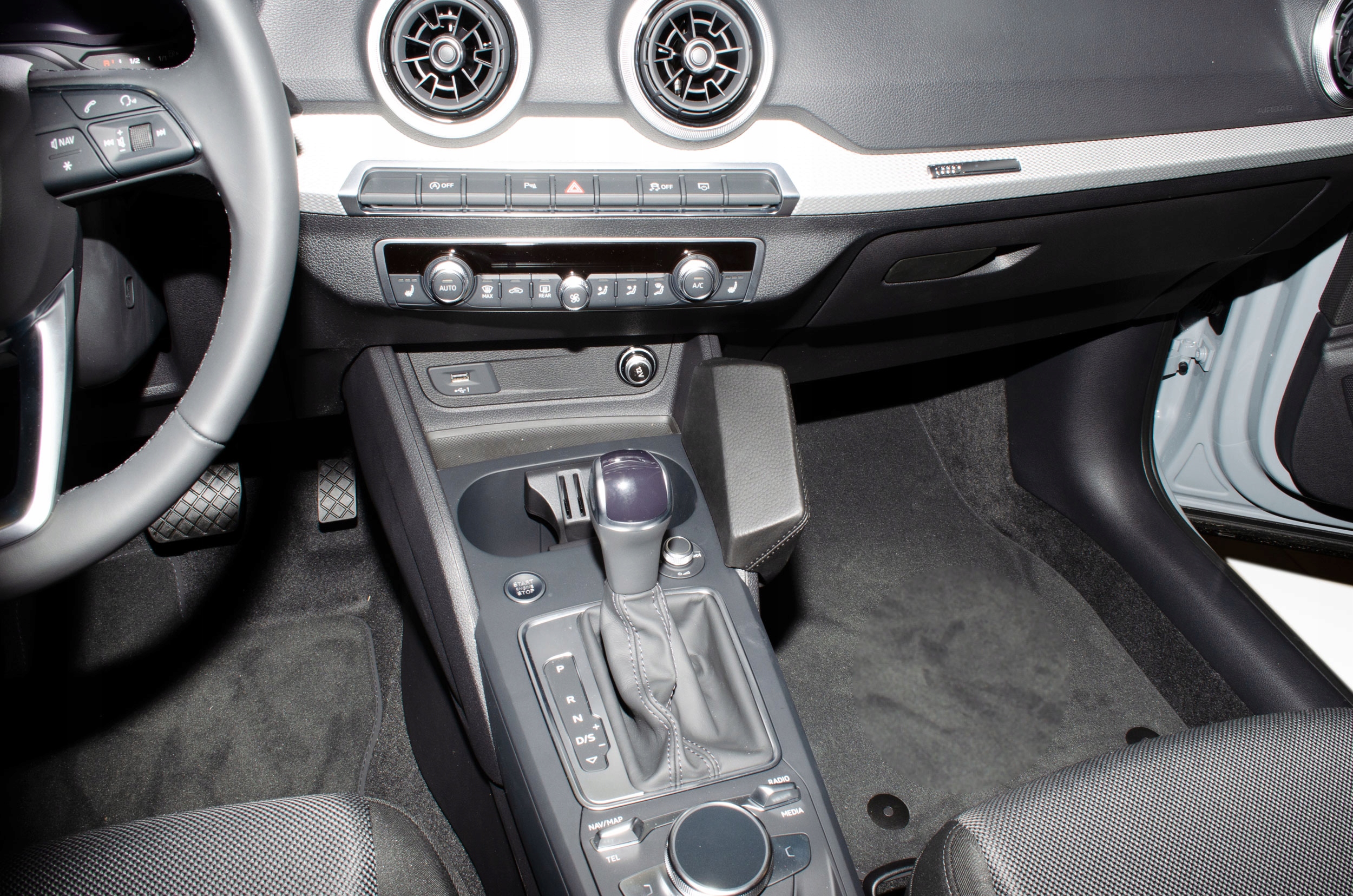 Držák na telefon Kuda Audi Q2 od roku 2016 a Fl od roku 2021