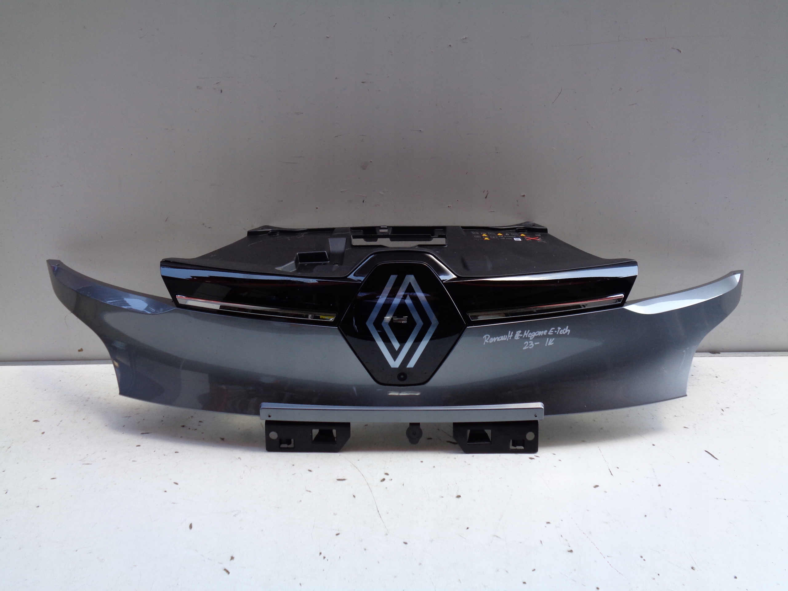 ATRAPA GRILL RENAULT MEGANE V E-TECH 23- POD KAMERE
