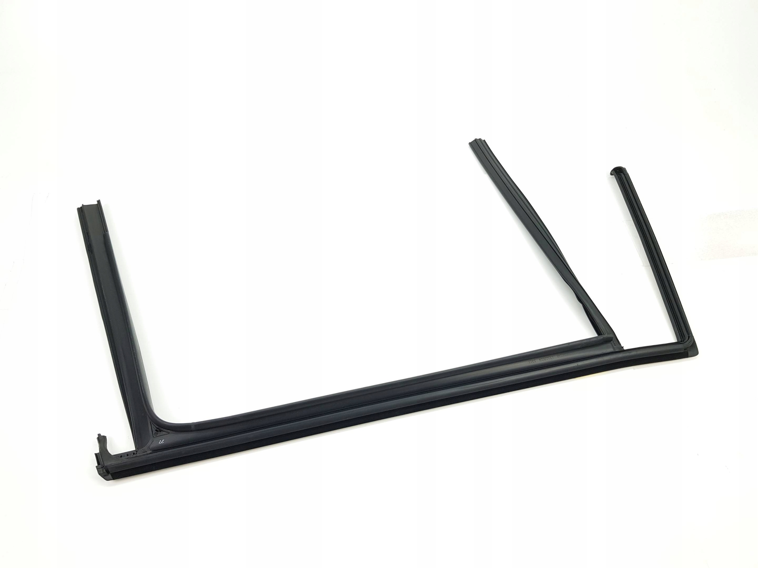 USZCZELKA PROWADNICA SZYBY LEWY TYŁ VW PASSAT B8 Producent części Volkswagen OE