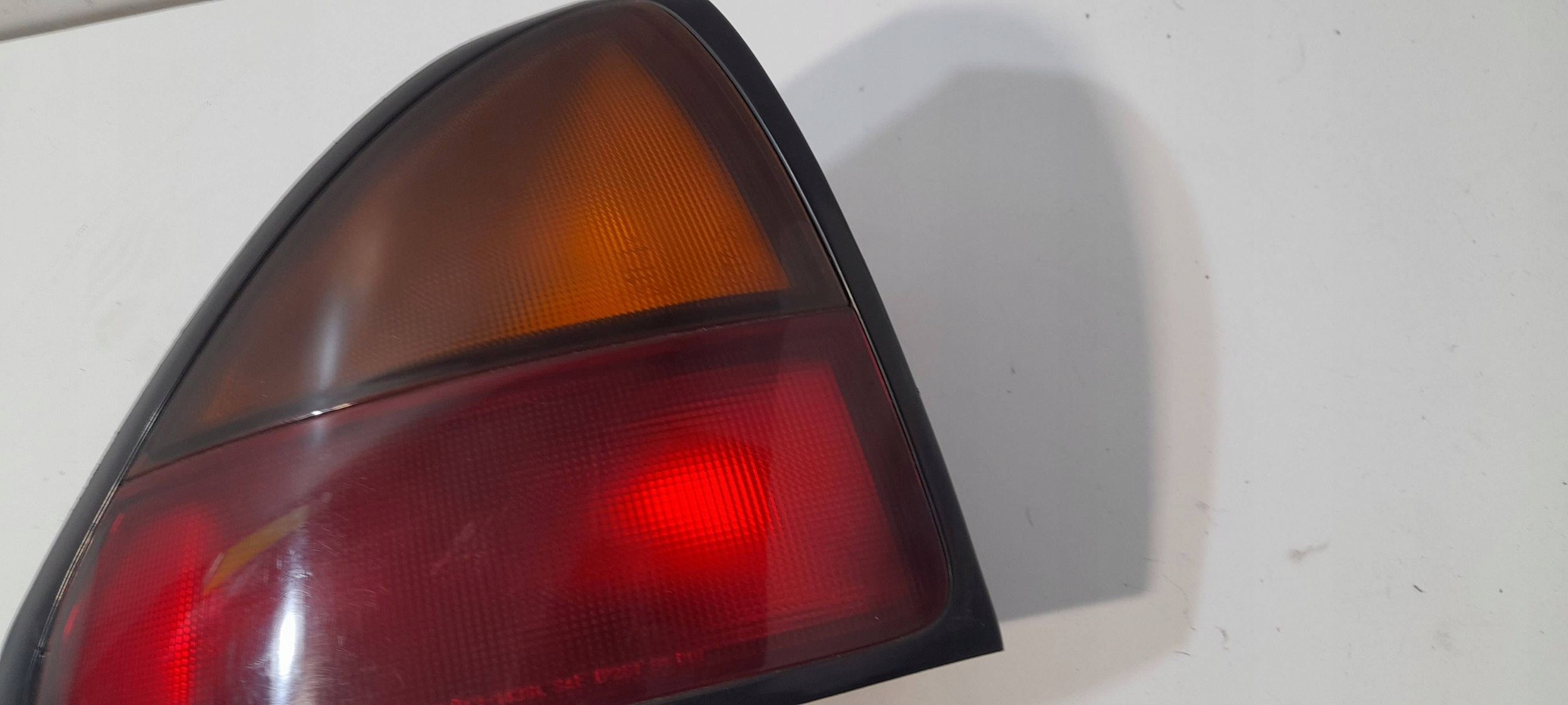 Mazda 323 Hatchback light rear left 0431436L (R481)