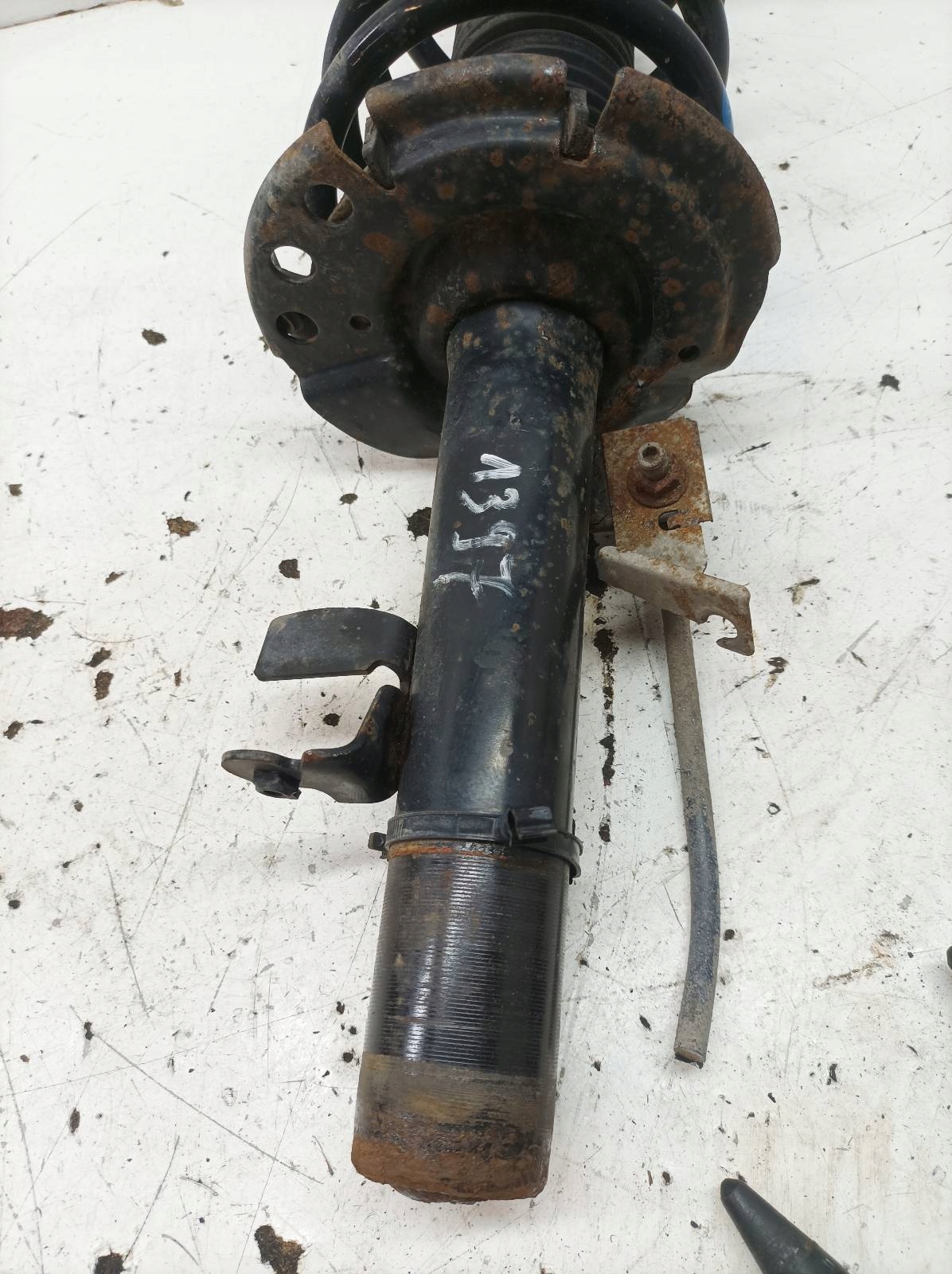 shock absorber left front 1.5 D MK2 DV6118K001AC Ford Transit Connect II