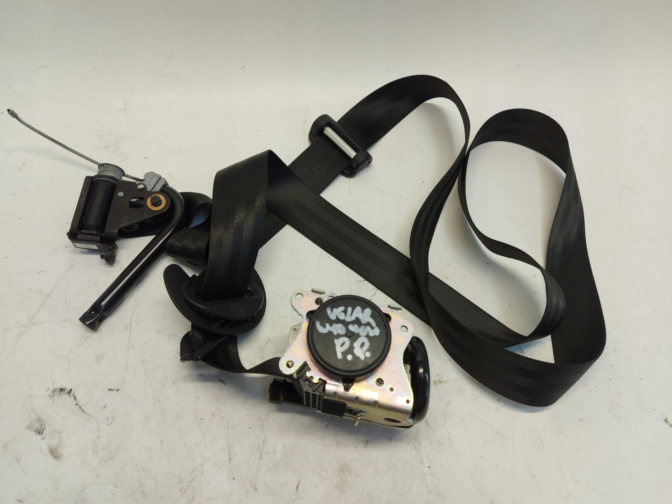Range Rover VELAR L560 2.0d 2021r seat belt right front WYBUCH !