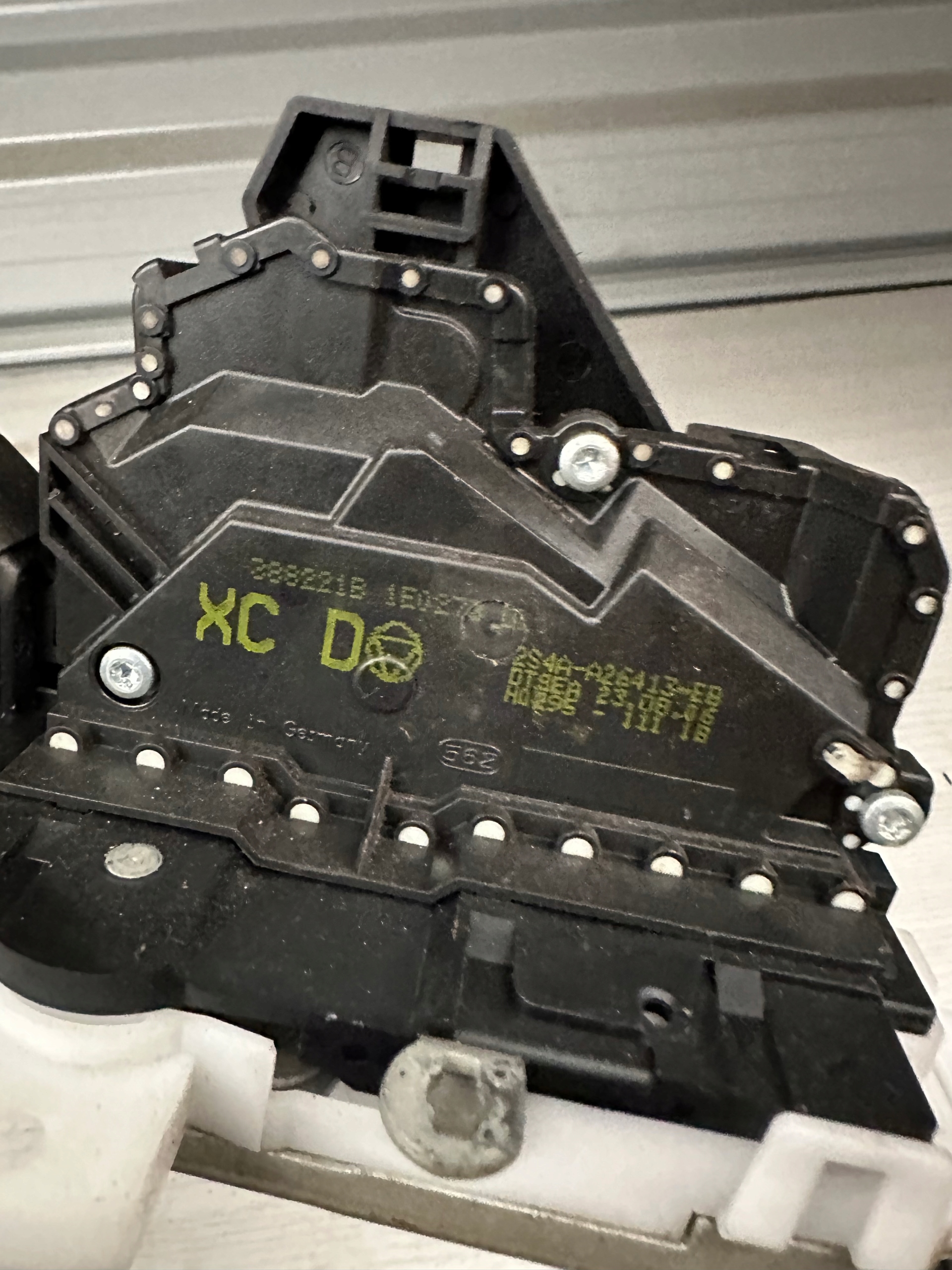 lock left rear FORD MONDEO MK3 III 2S4AA26413EB