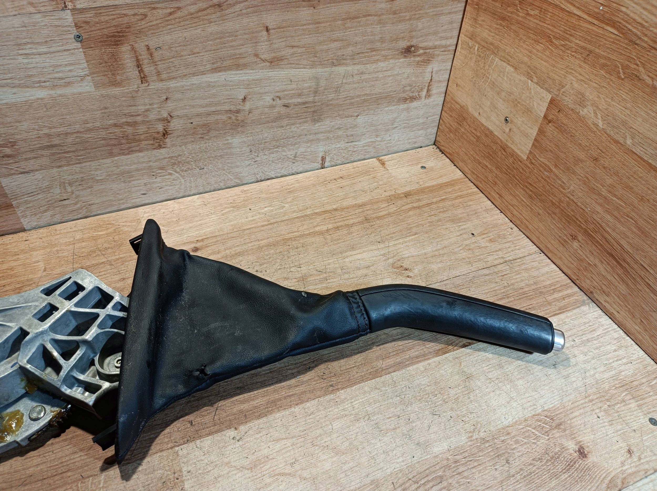handle electric brake Volvo V40 31381647