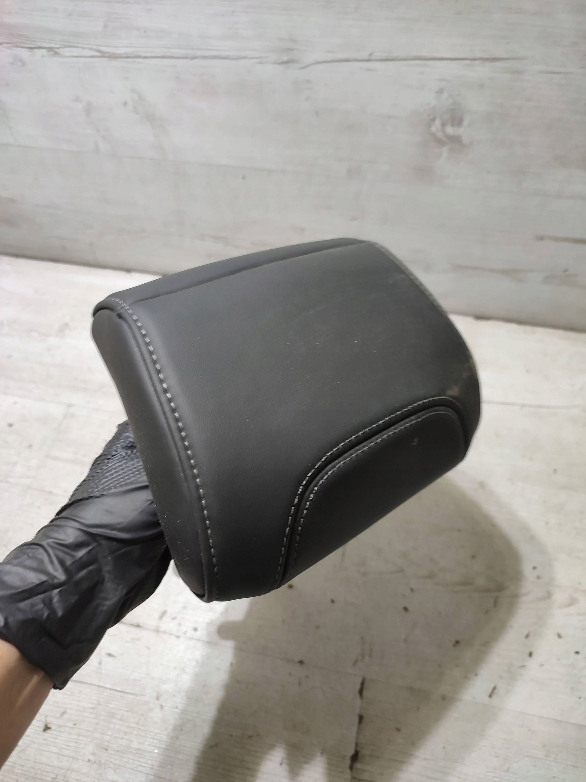 Peugeot 2008 II 2020 kopfstuetzen SITZ hinten