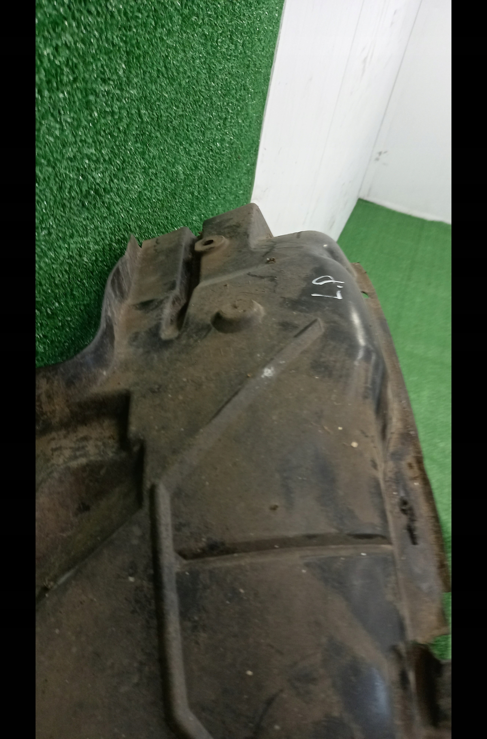 mudguard left front HONDA FR-V 2005