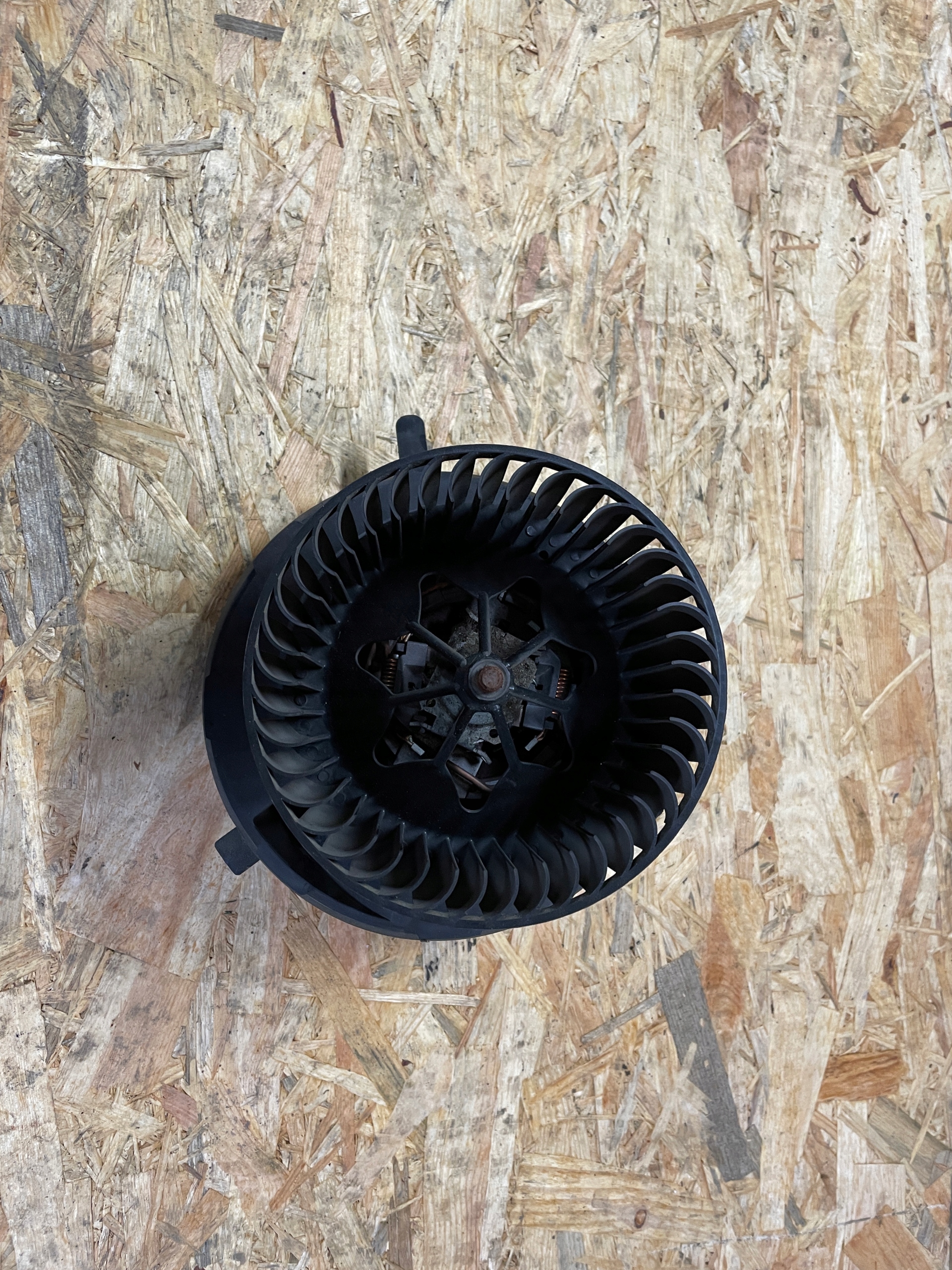 WENTYLATOR DMUCHAWA SKODA YETI 1K1819015E