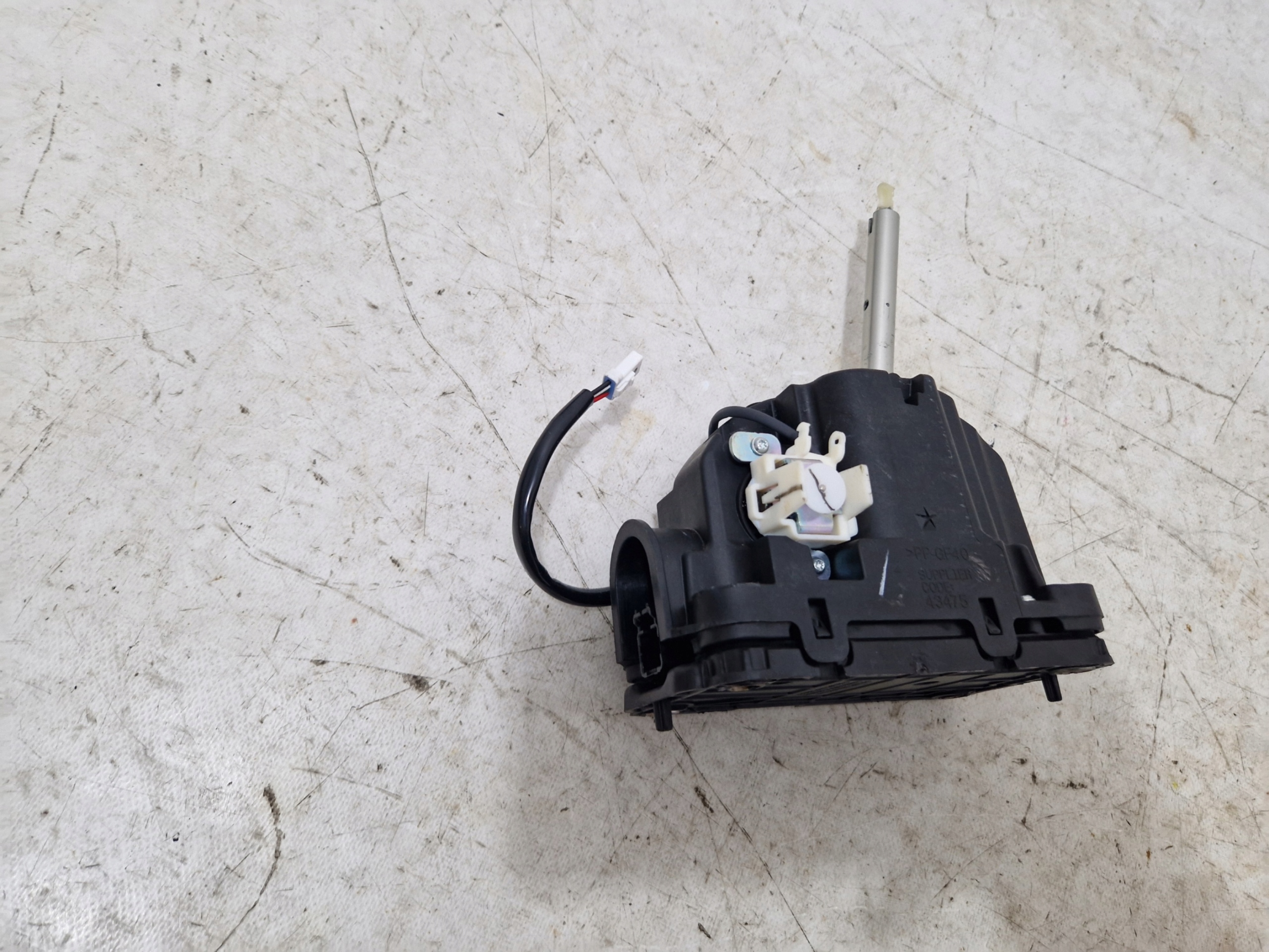 DODGE CHALLENGER 2019- trim changes of the gear 04670717AB