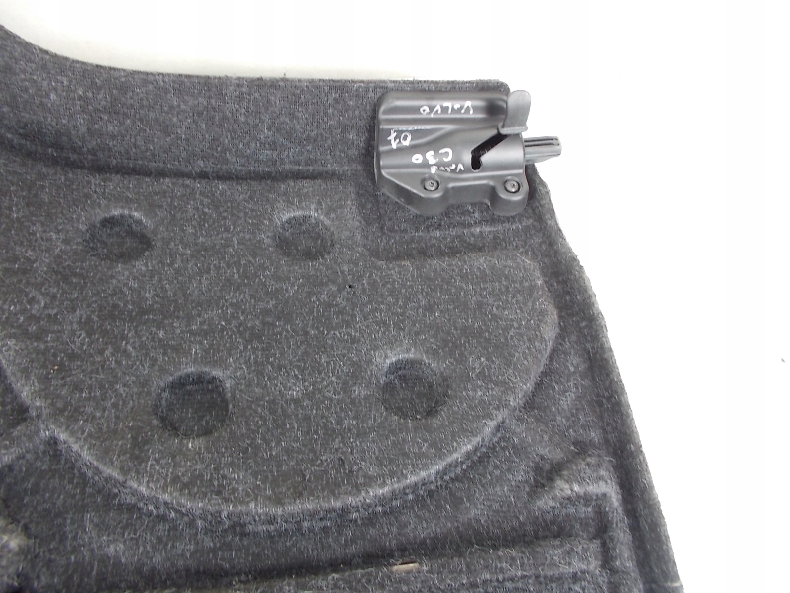 полка задняя volvo c30 год 06-10