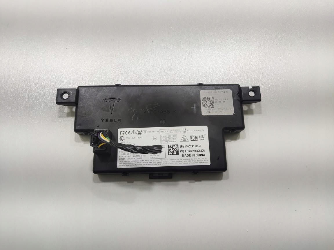 module control unit central of a lock TESLA MODEL 3 2017-2023 1100241-00-J