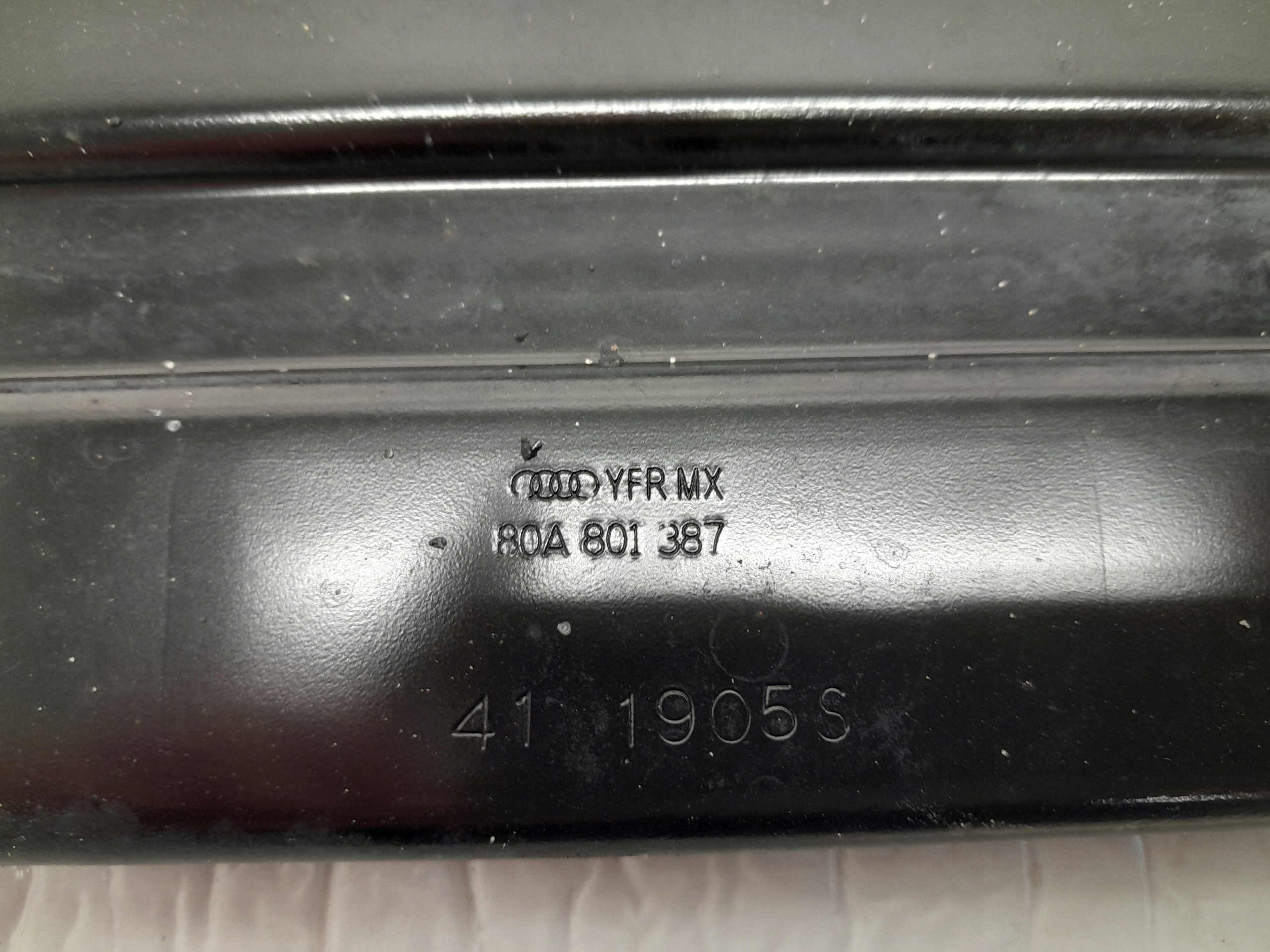AUDI Q5 80A Console Traverse TUNELU 80A801387