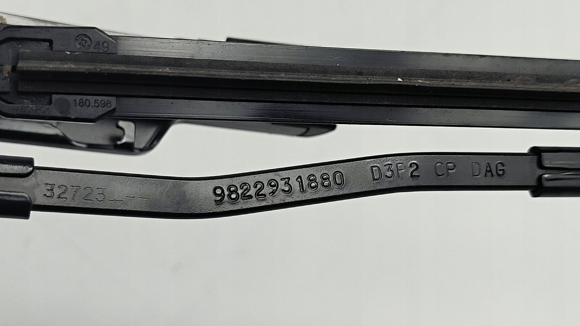 wiper arm front 9822931880 OPEL CORSA F