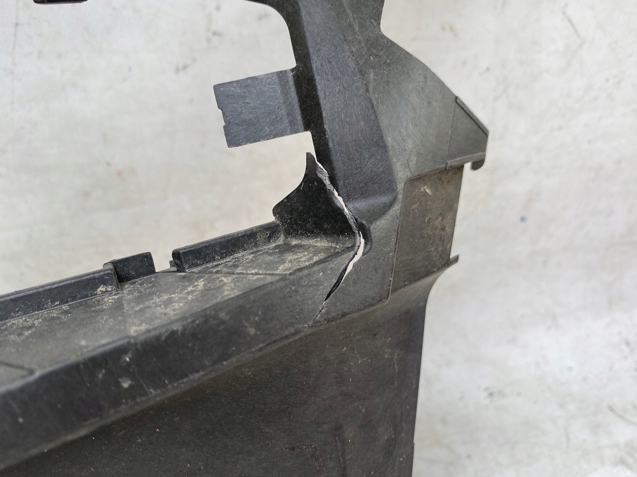 BMW 3 G20 G21 18- bumper bracket left front 7422247