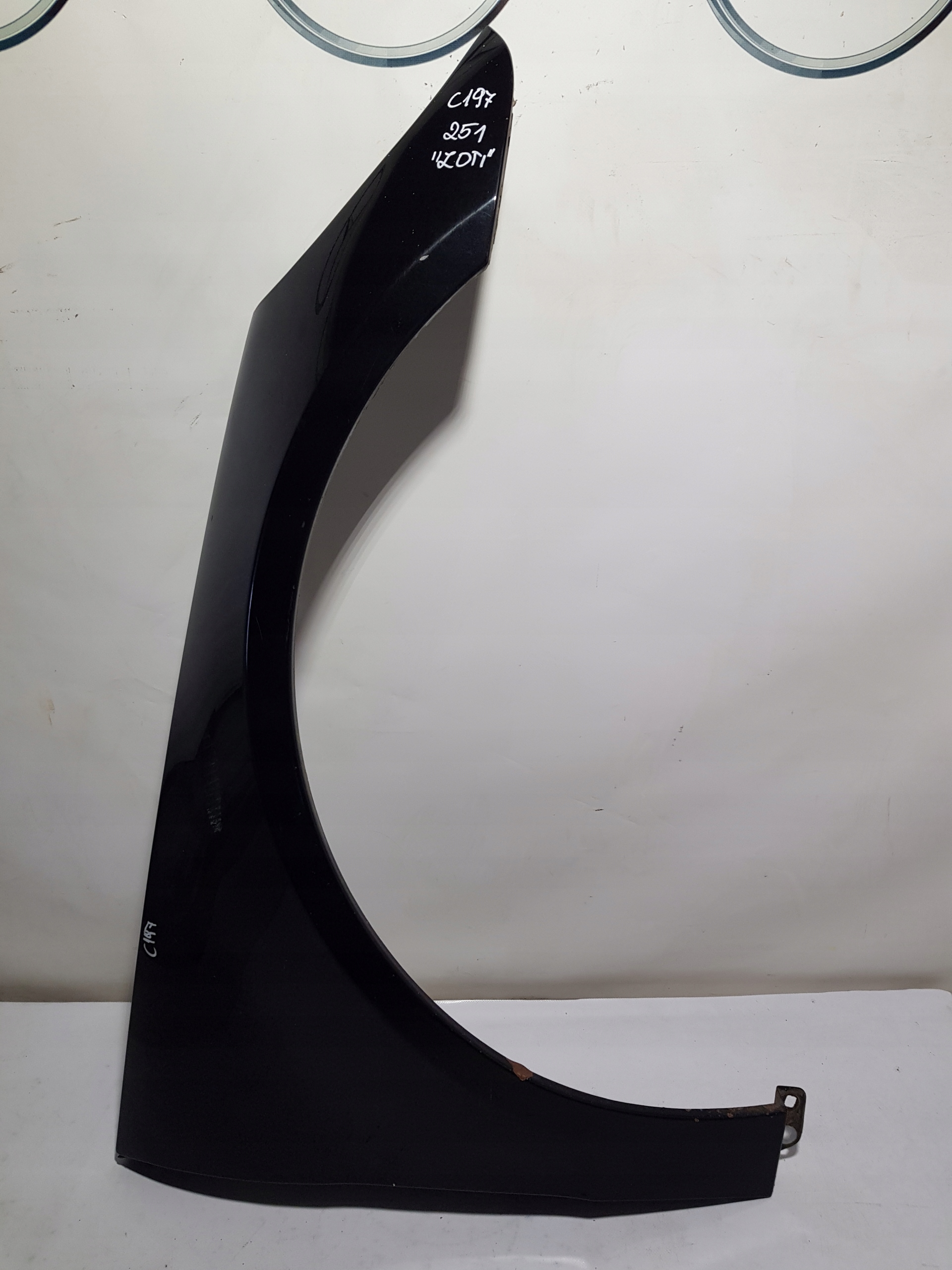 fender right front MERCEDES W251 C197 197