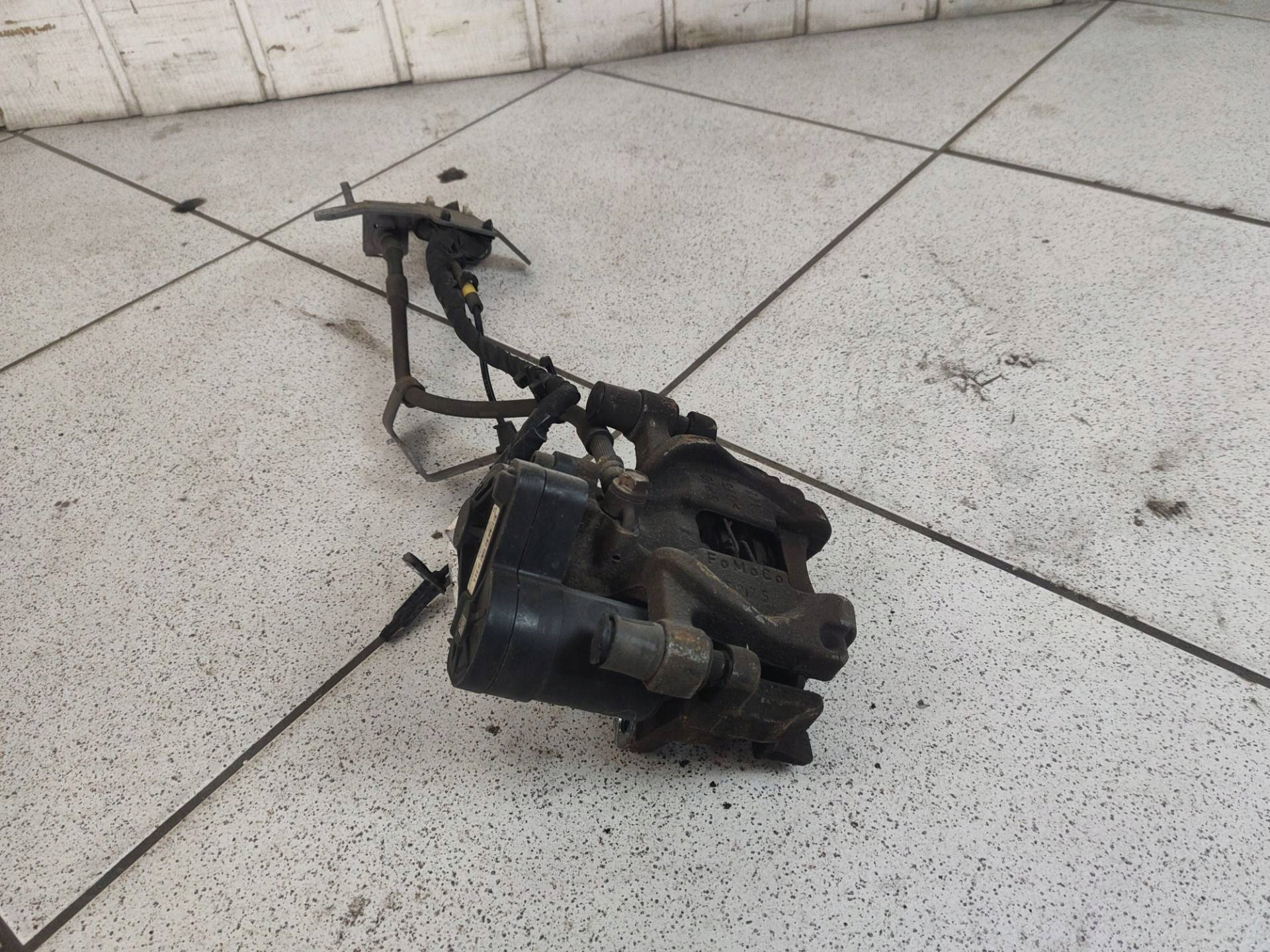 caliper brake rear part right side Ford Fusion USA 2 2016