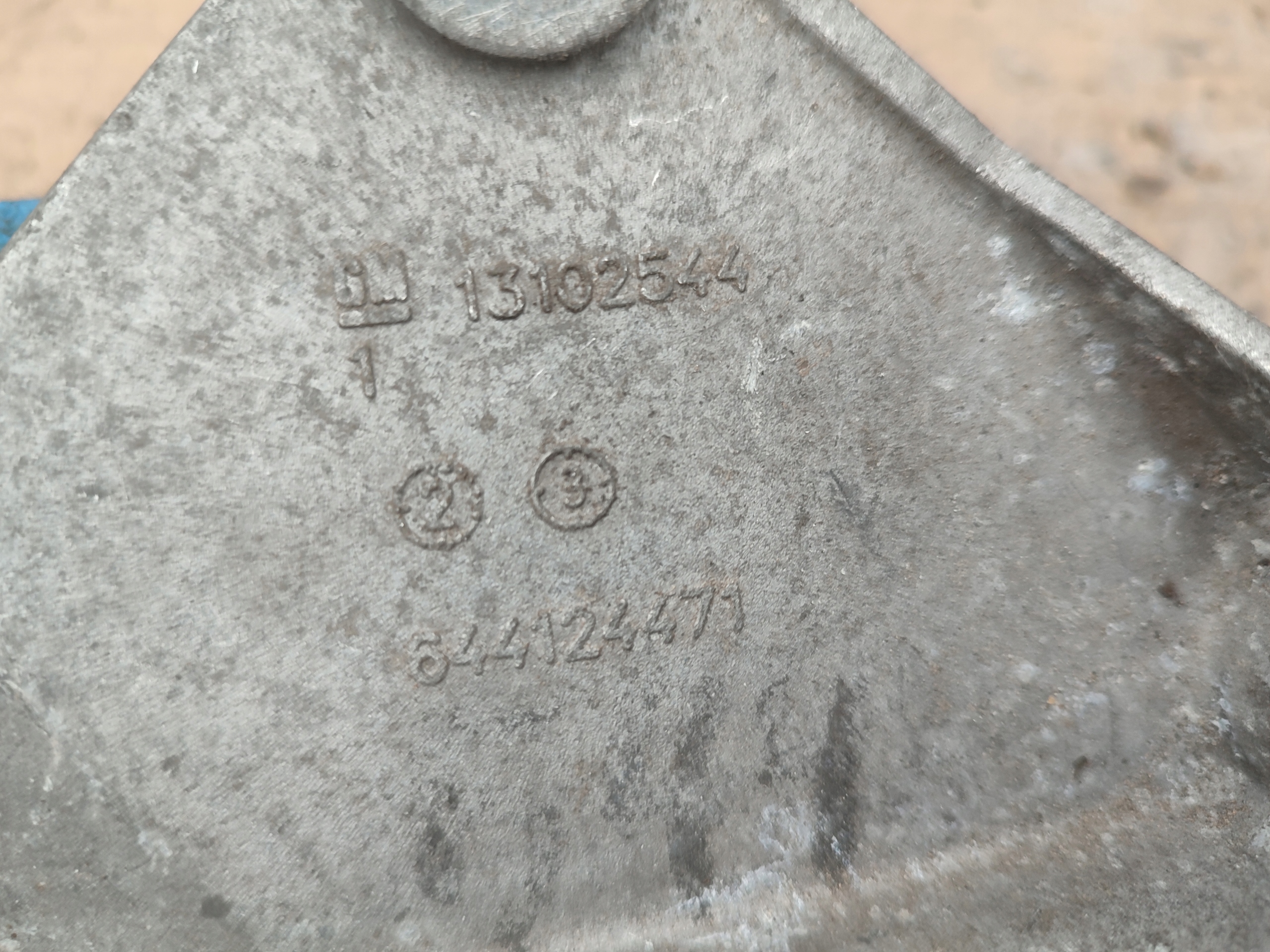 engine mount OPEL SIGNUM 3.2 13102544