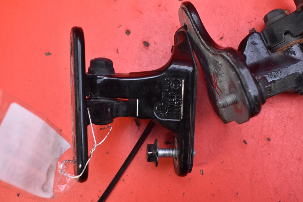 hinge hinges door right front A046572 MERCEDES CLA C117 13-16