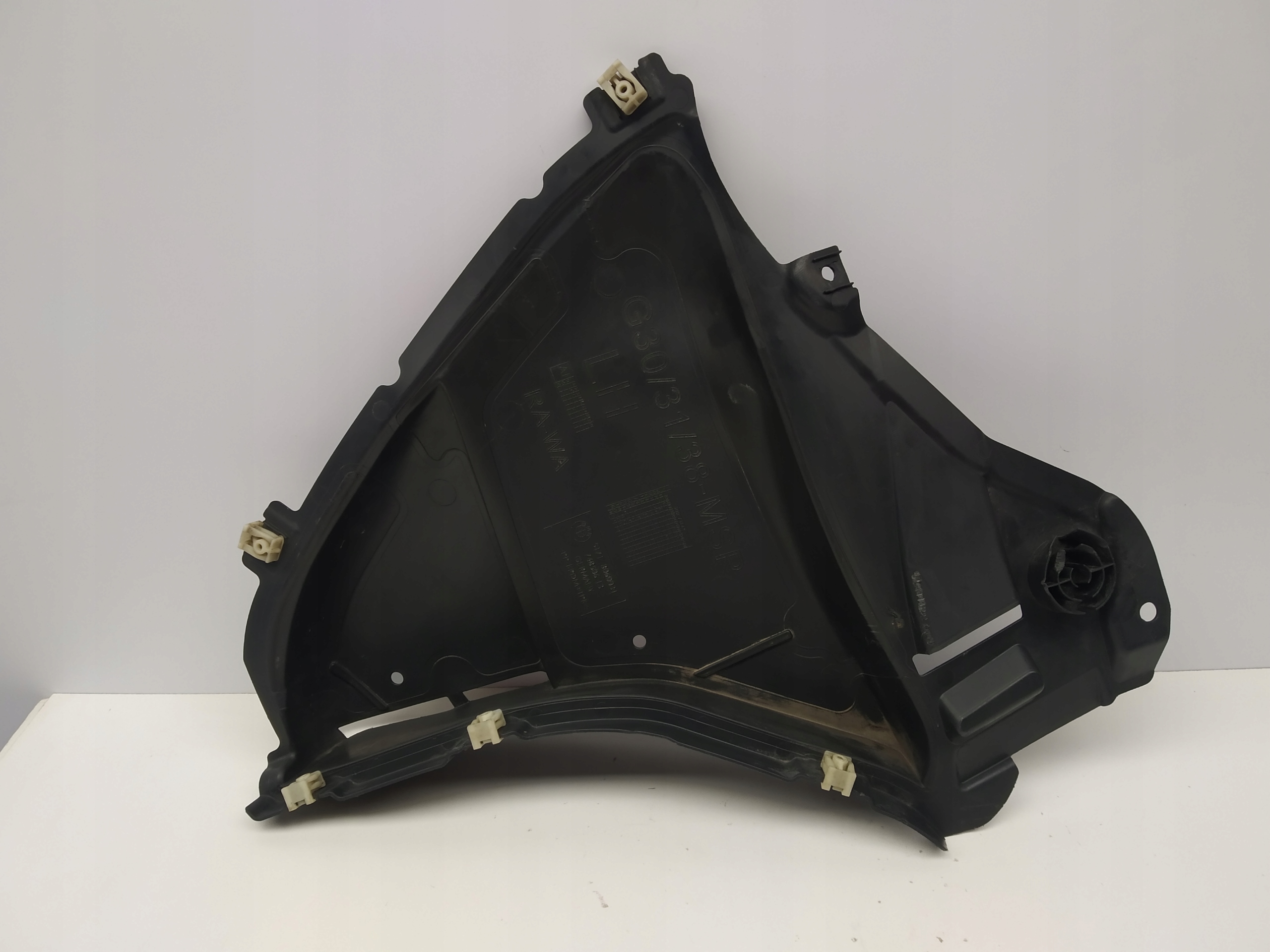 Bmw G30 G31 cover nosek mudguard front left trojkat 8060031
