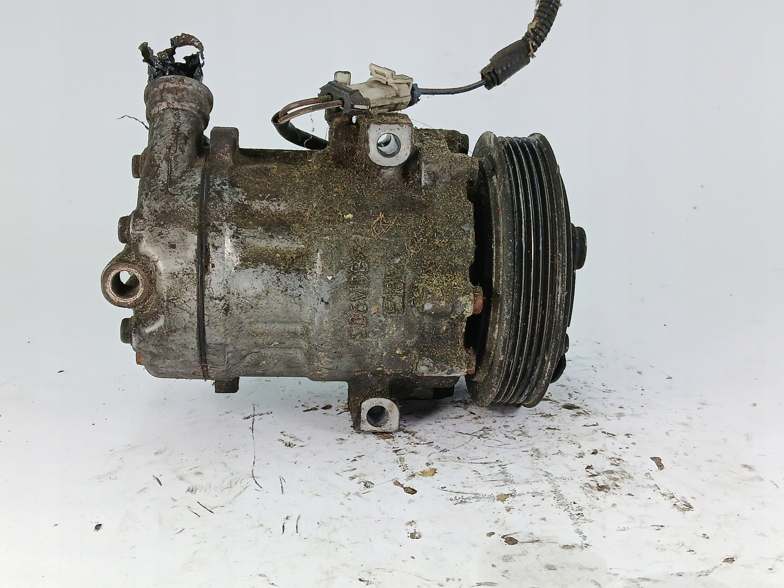 OPEL CORSA C 1.2 compressor; compressor of the air conditioning 24461719