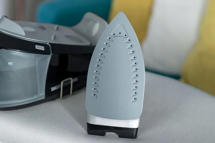 STACJA PAROWA ŻELAZKO 2400W GENERATOR PARY 3,5 BAR Rodzaj stopy ceramiczna