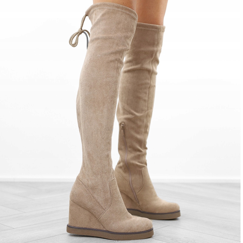 Béžové dámské zateplené kozačky s vysokými semišovými pod kolena