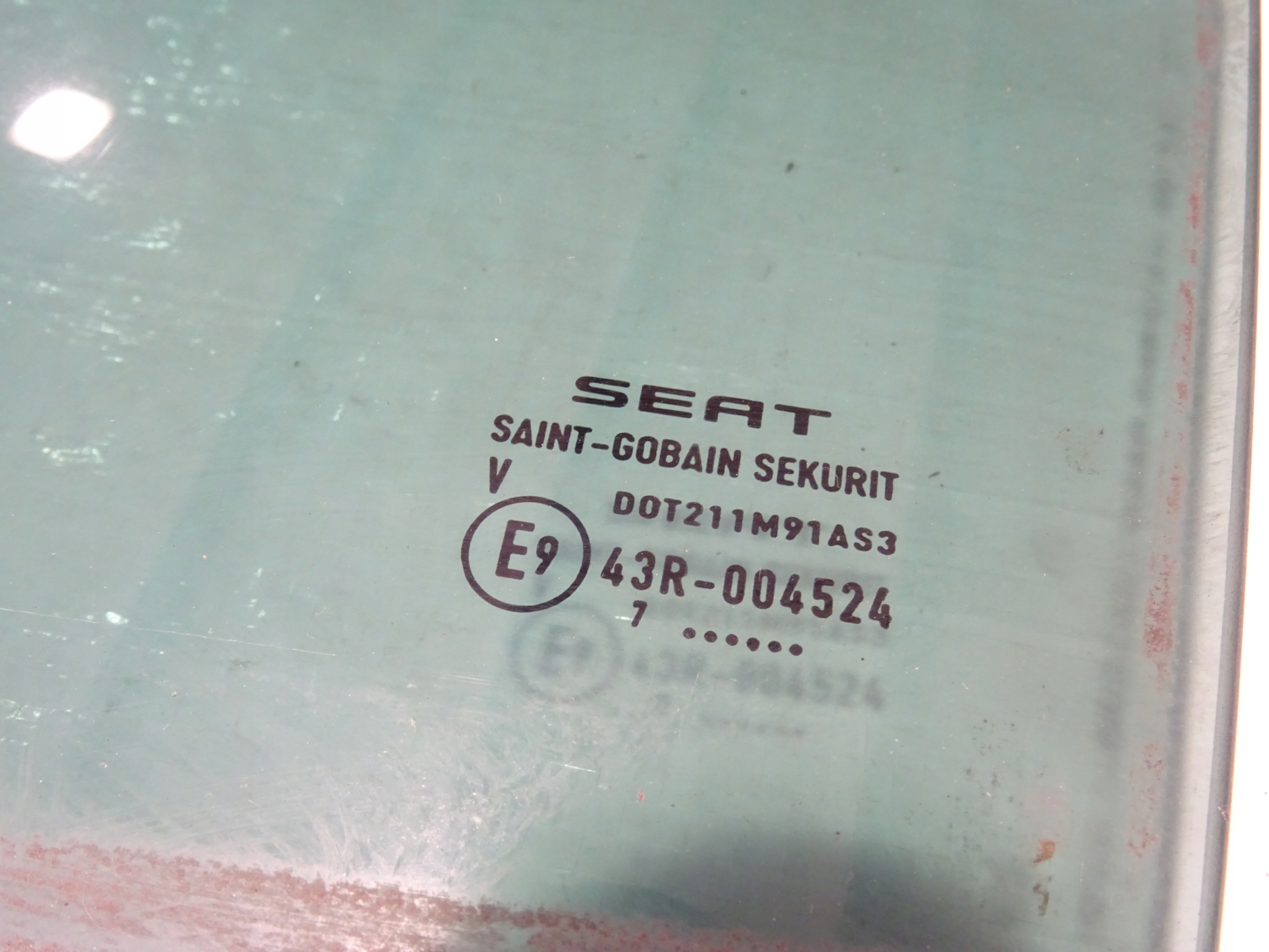 SZYBA DRZWI TYŁ TYLNA TYLNIA LEWA SEAT ALTEA XL Strona zabudowy tył - lewa