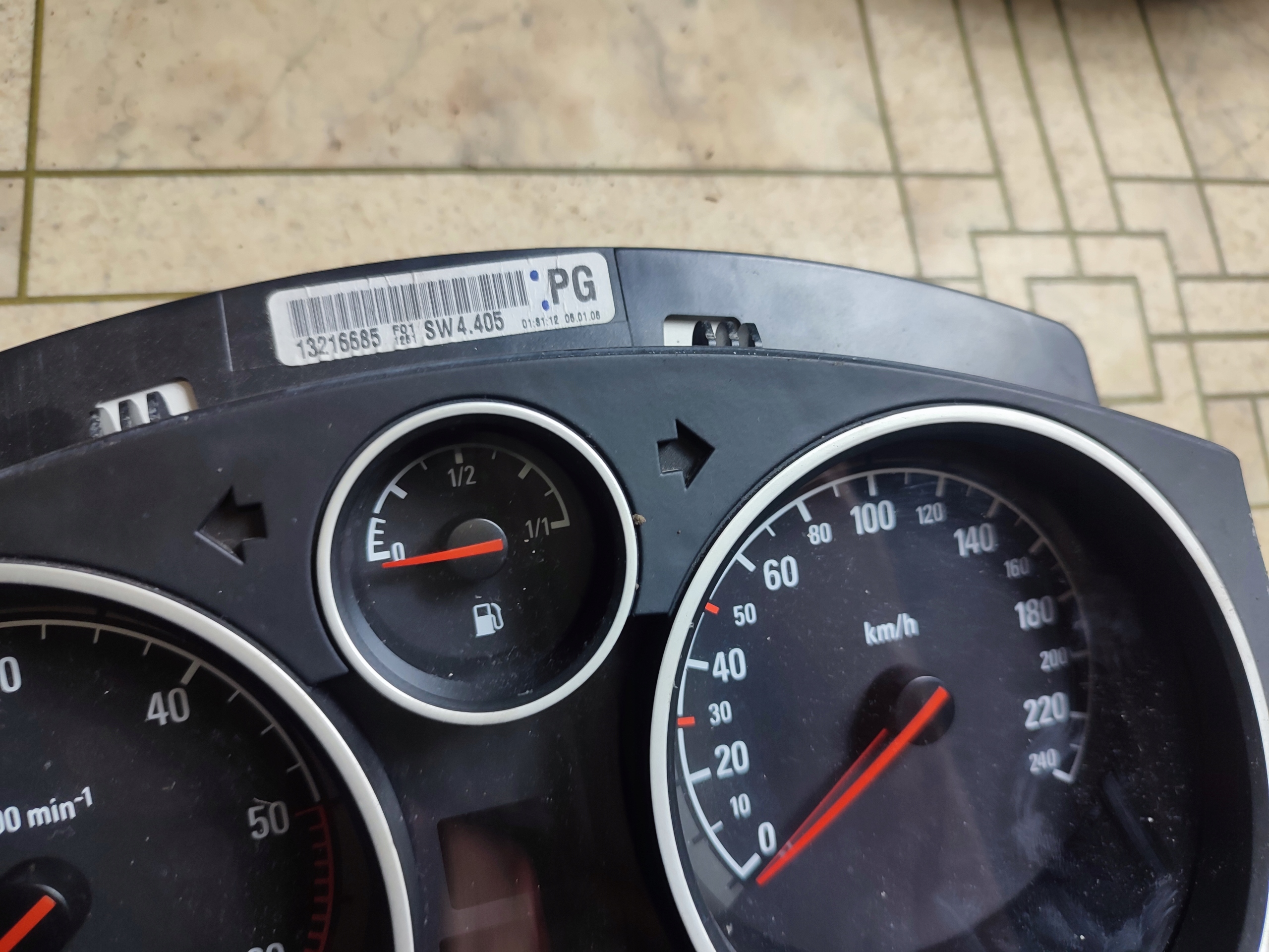 dials dials OPEL ZAFIRA B 13216685