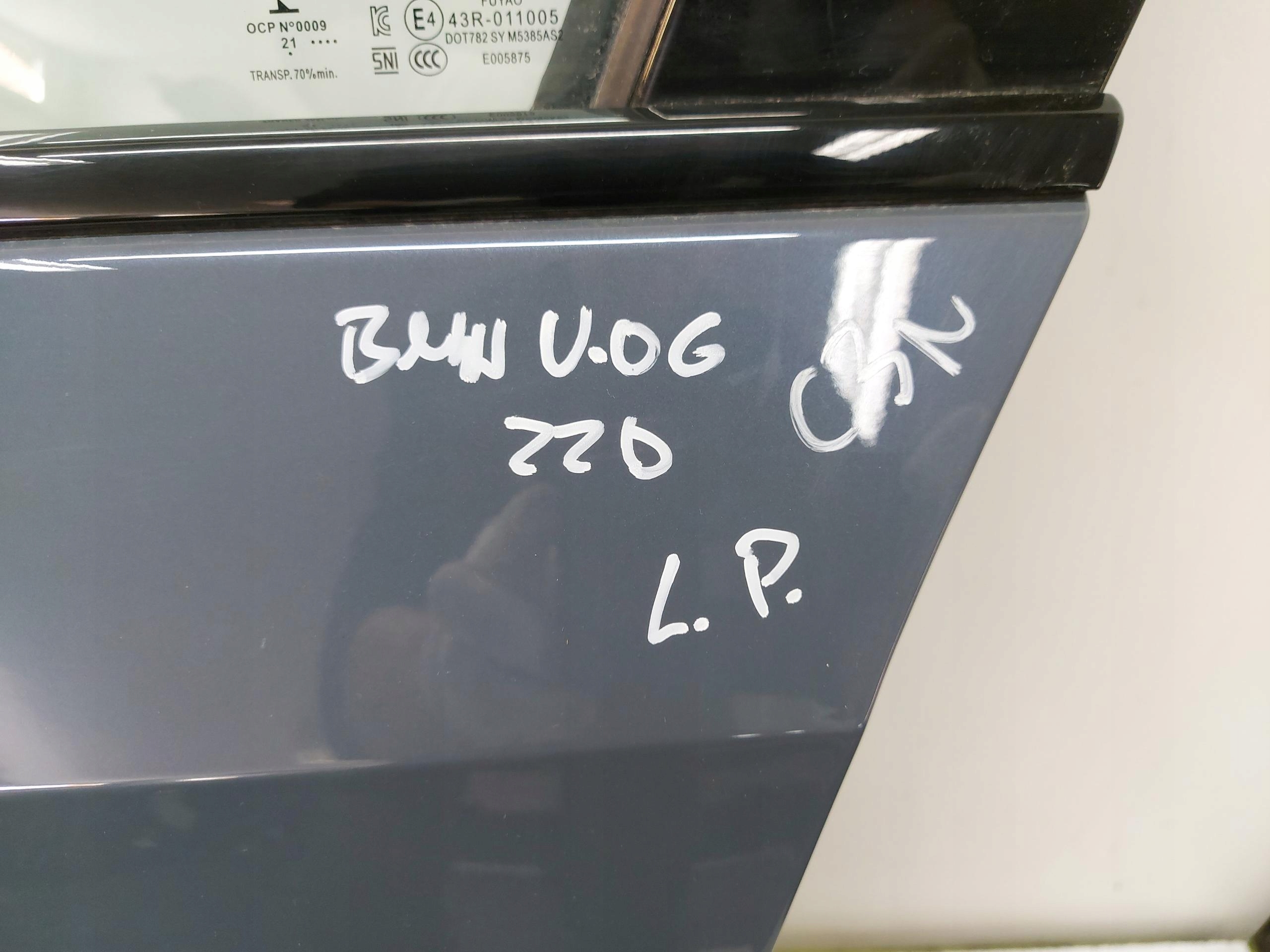 BMW U06 220d dveře levý předek přední C3N