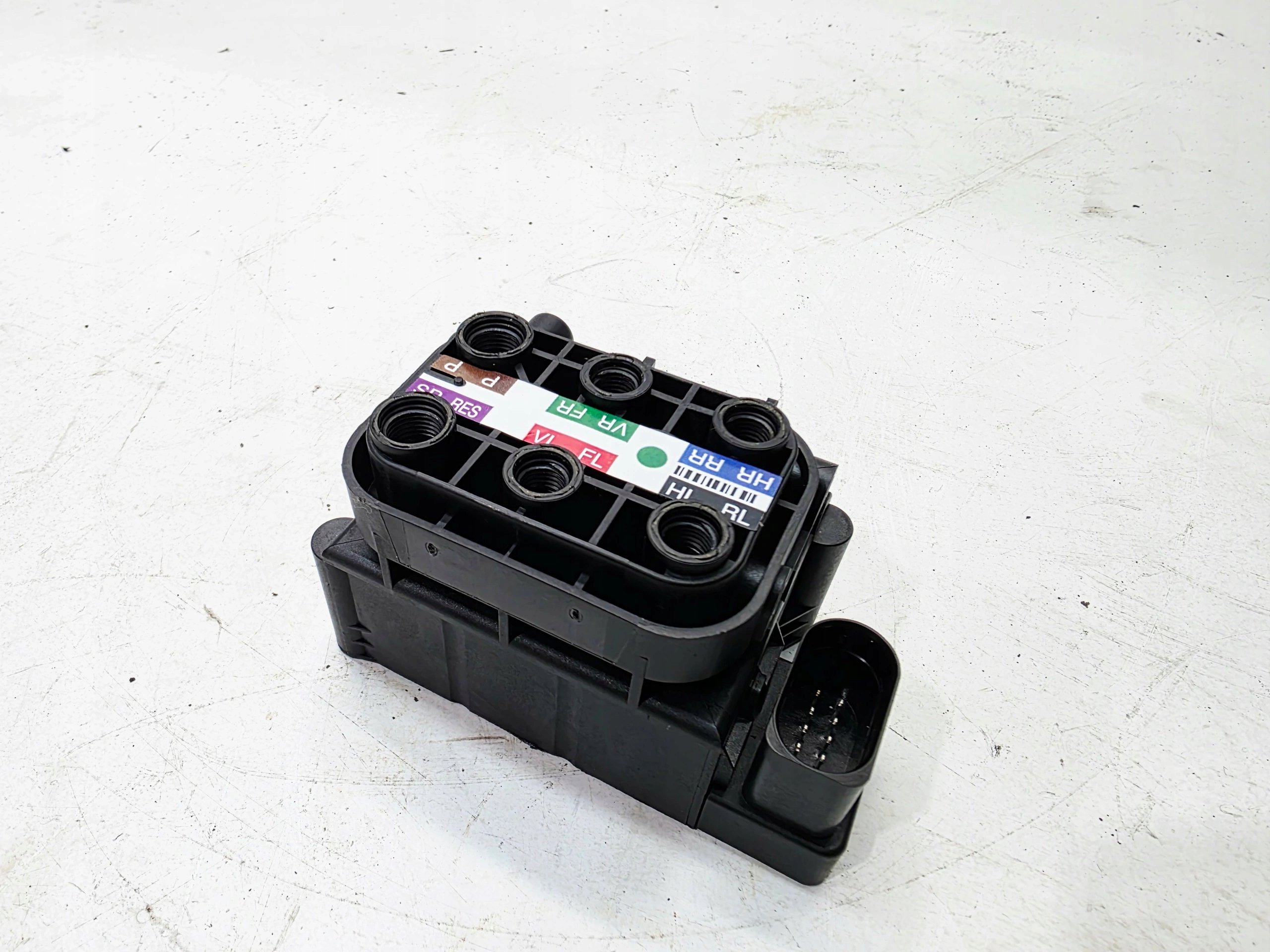 Sensor ROZDZIELACZ PNEUMATYKI AUDI A6 C7 A7 A8 D4 4H0616013A
