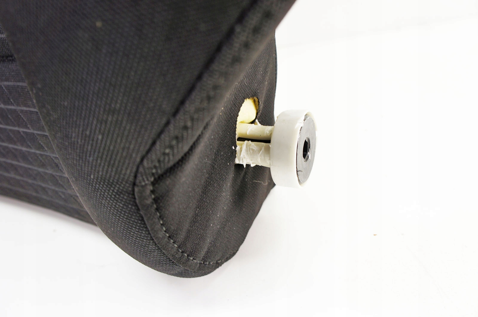 MR008 Hyundai i20 20- ^ дивана левый зад