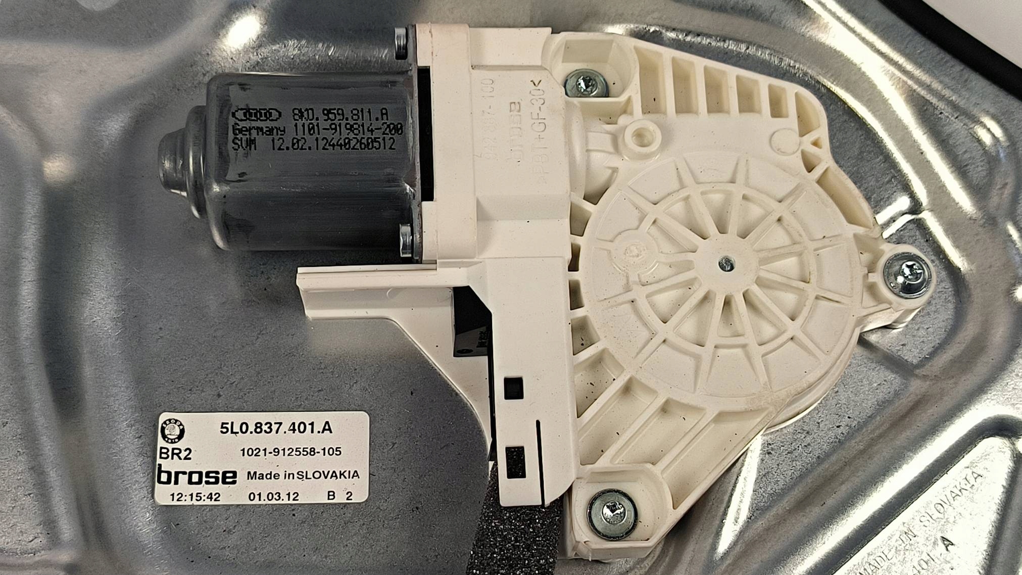 window regulator left front EU 5L0837401A SKODA YETI