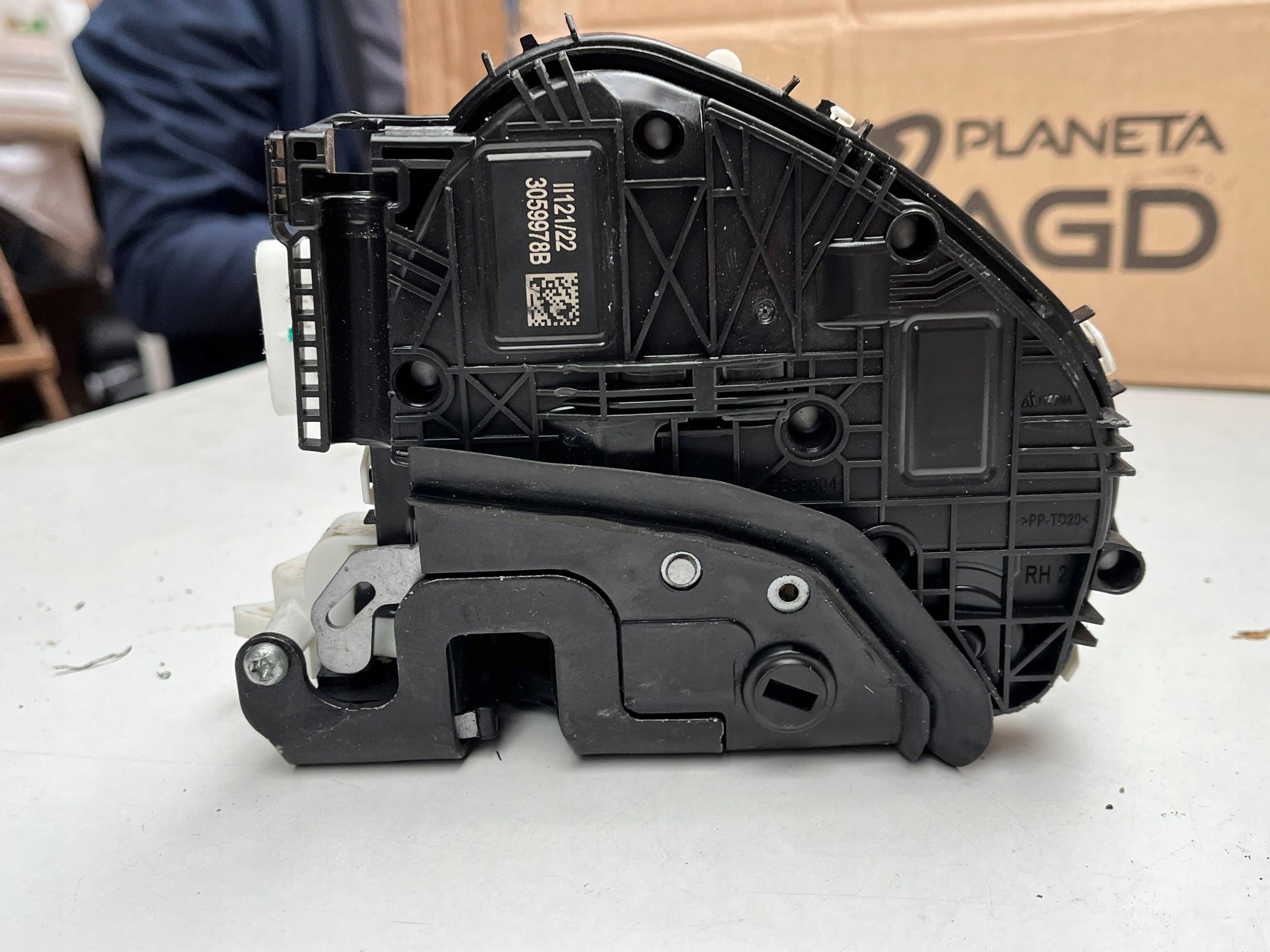 lock door 8X0839016F VW AUDI rear part right !J