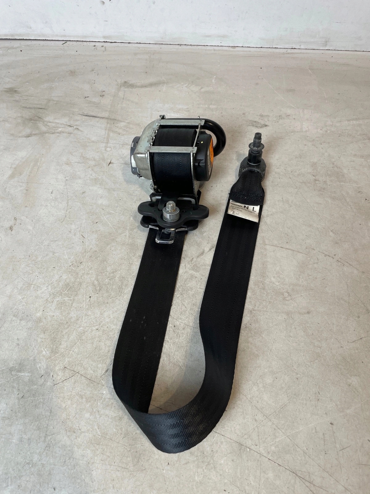 tension belt safety front front left Nissan Juke and F15