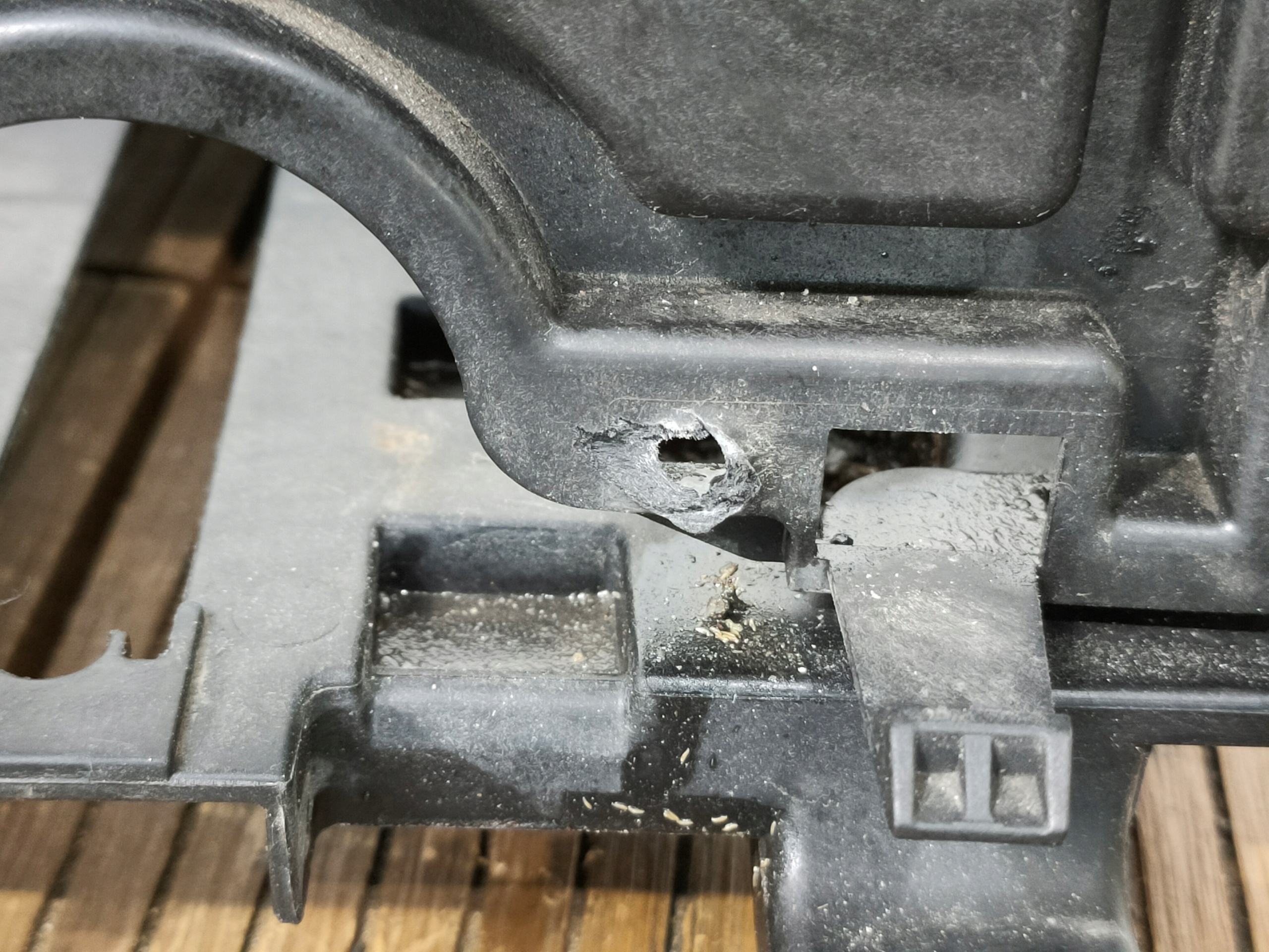 OPEL CORSA E 14-19 1.2 16V držač akumulatora 13498274 OE