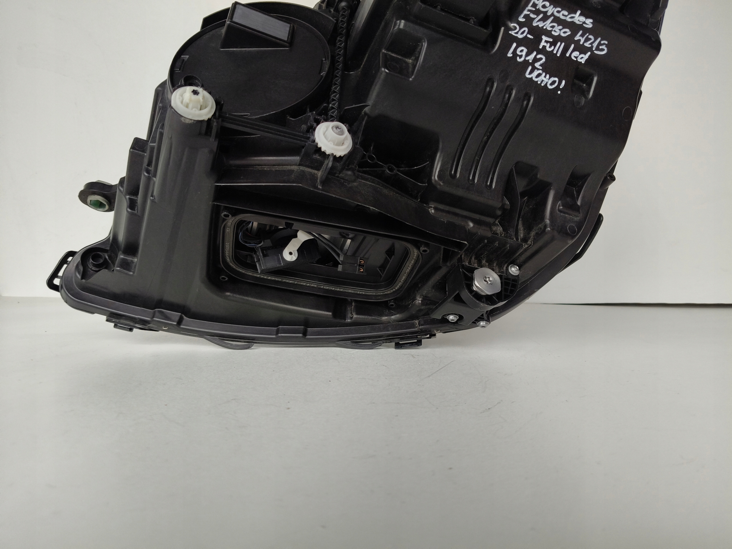 light right REFLEKTOR MERCEDES E-KLASA W213 20- LIFT FULL LED