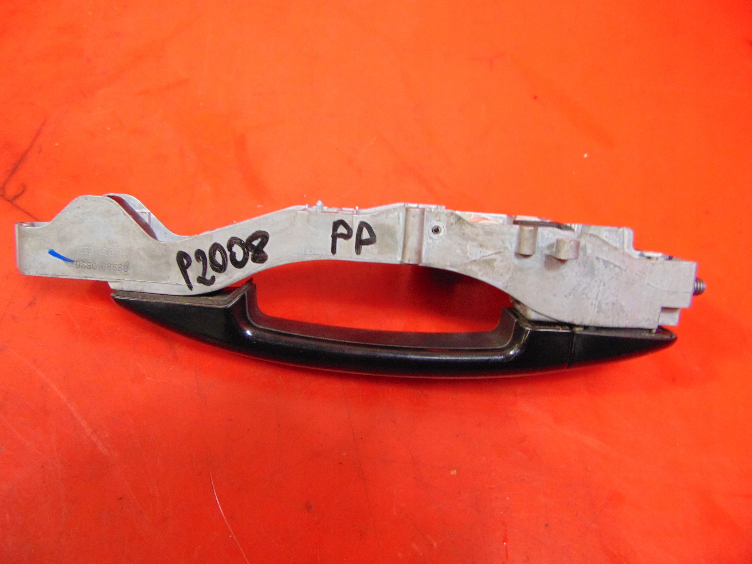 PEUGEOT 2008 and 13- handle DRWI right front front 9680168580