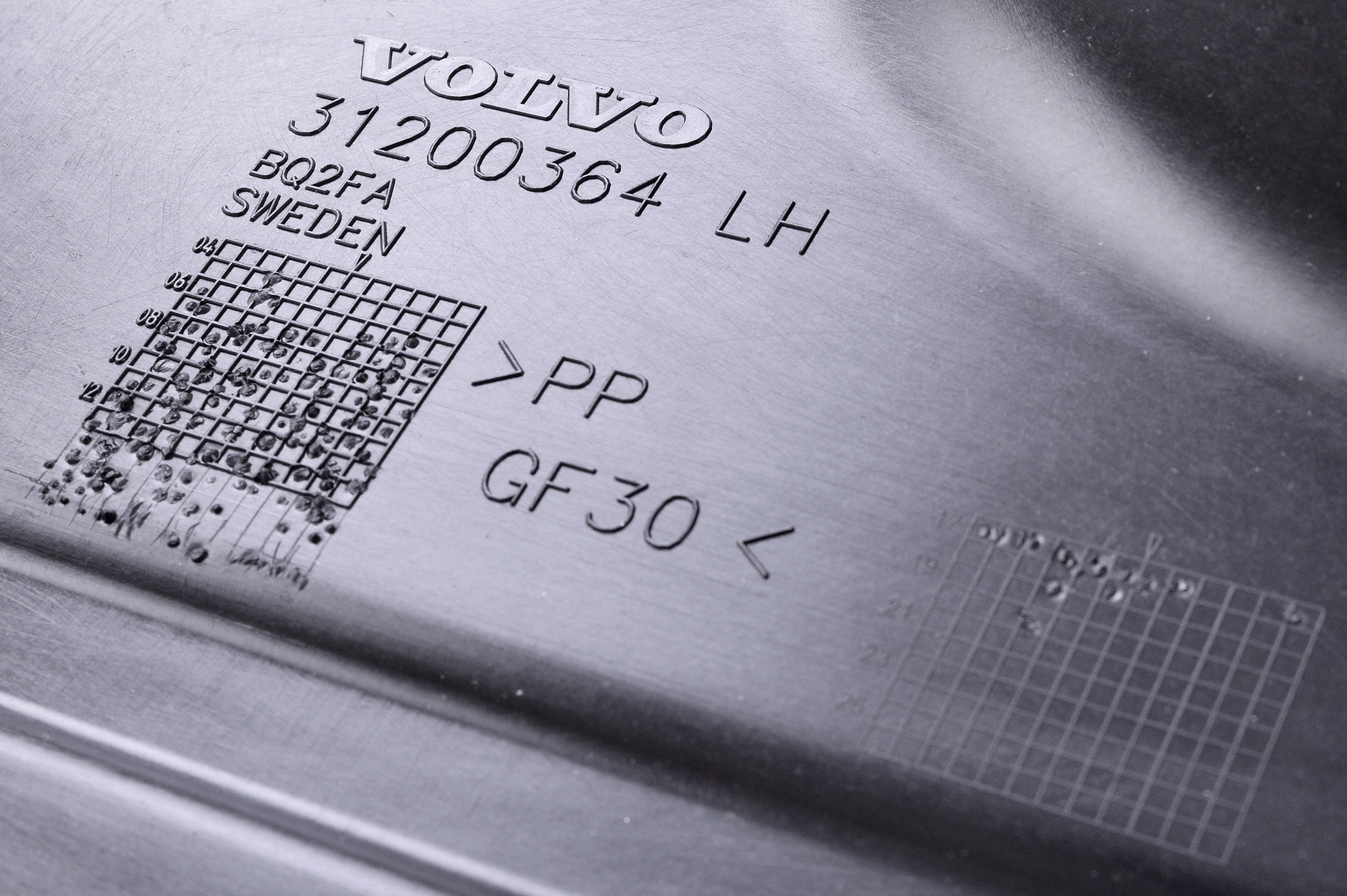 OSŁONA PODWOZIA TYLNA LEWA OE VOLVO XC60 XC70 Producent części Volvo OE