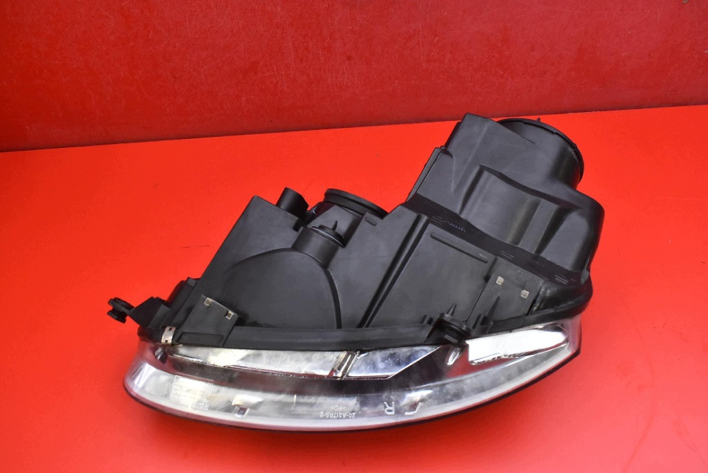 REFLEKTOR right light front EU 20-A317B VW JETTA 5 V 05-11