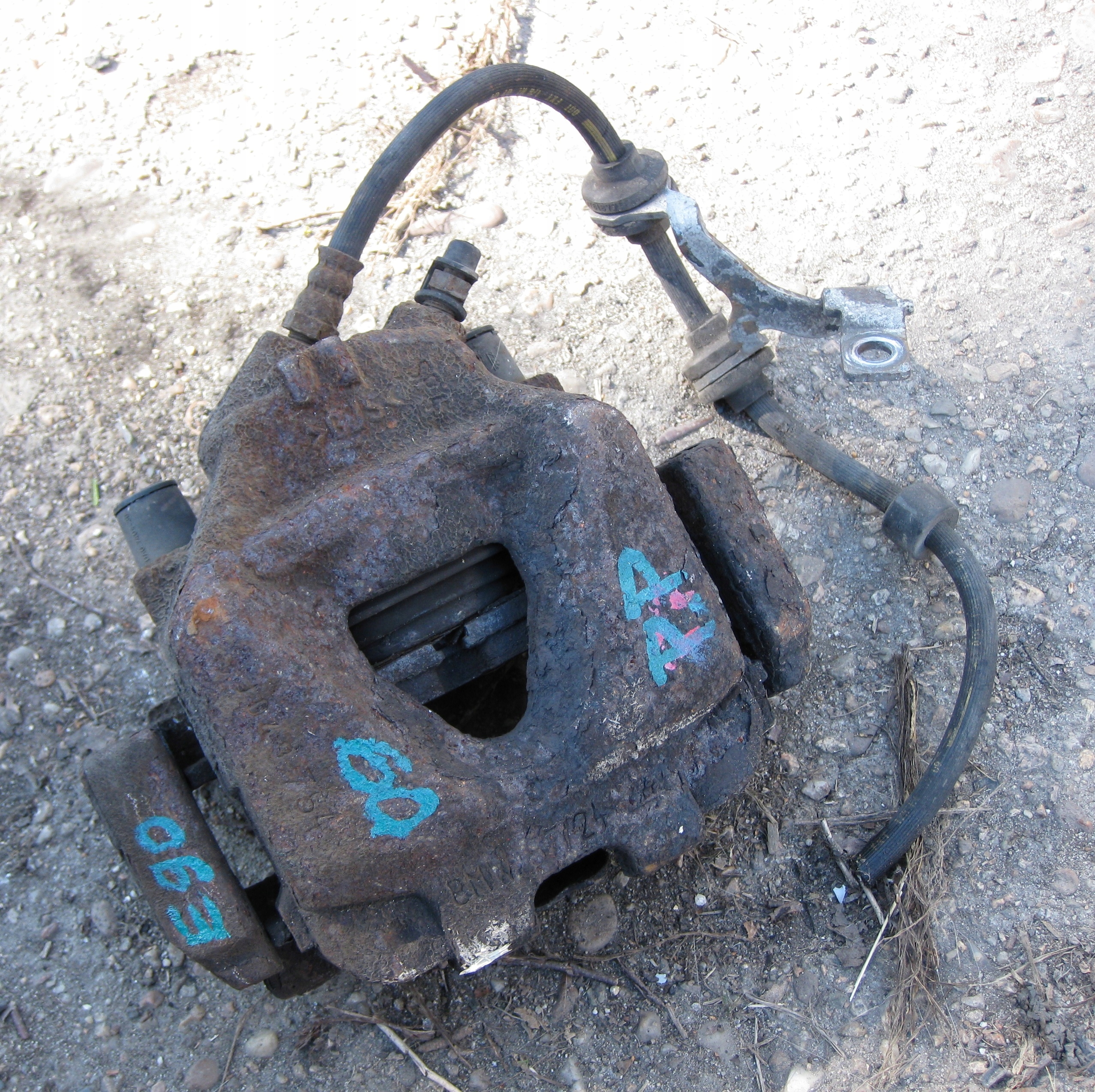 BMW E90 2.0 D 05R caliper brake right front