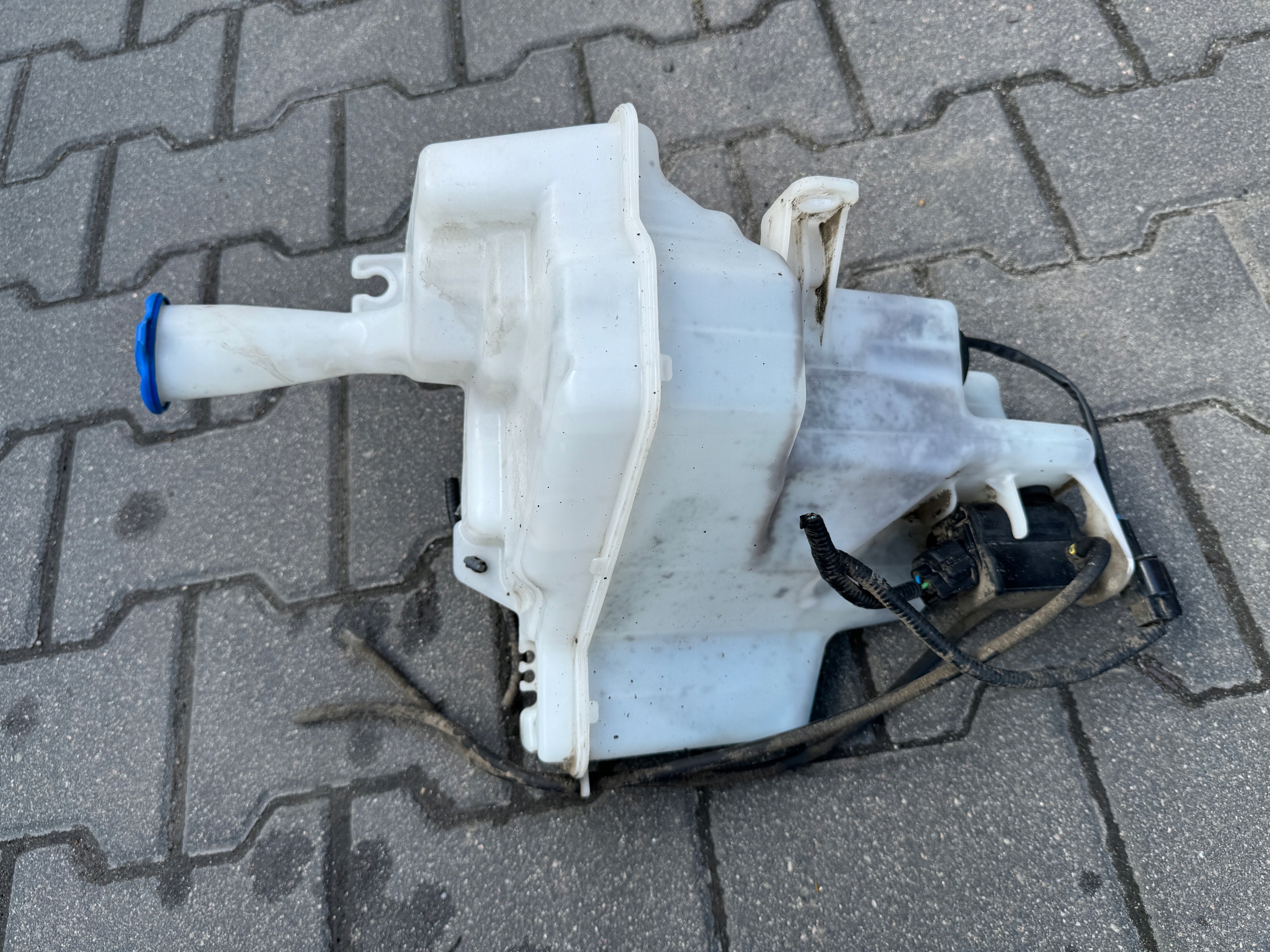 ZBIORNIK ZBIORNICZEK SPRYSKIWACZY POMPKA HYUNDAI I30 II 98610-A6000