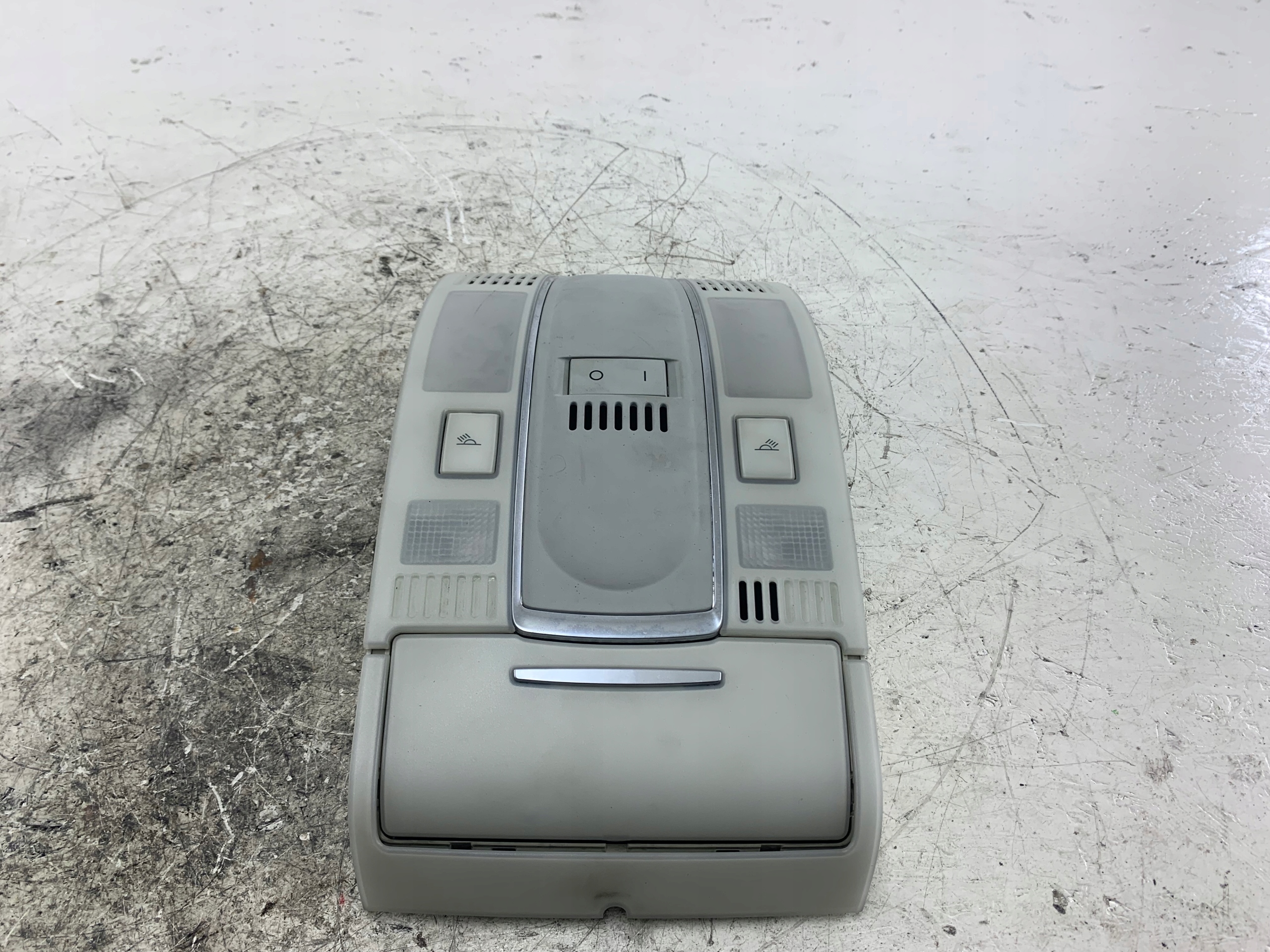 AUDI A6 C6 feu interne éclairage cabine avant 4F0951177