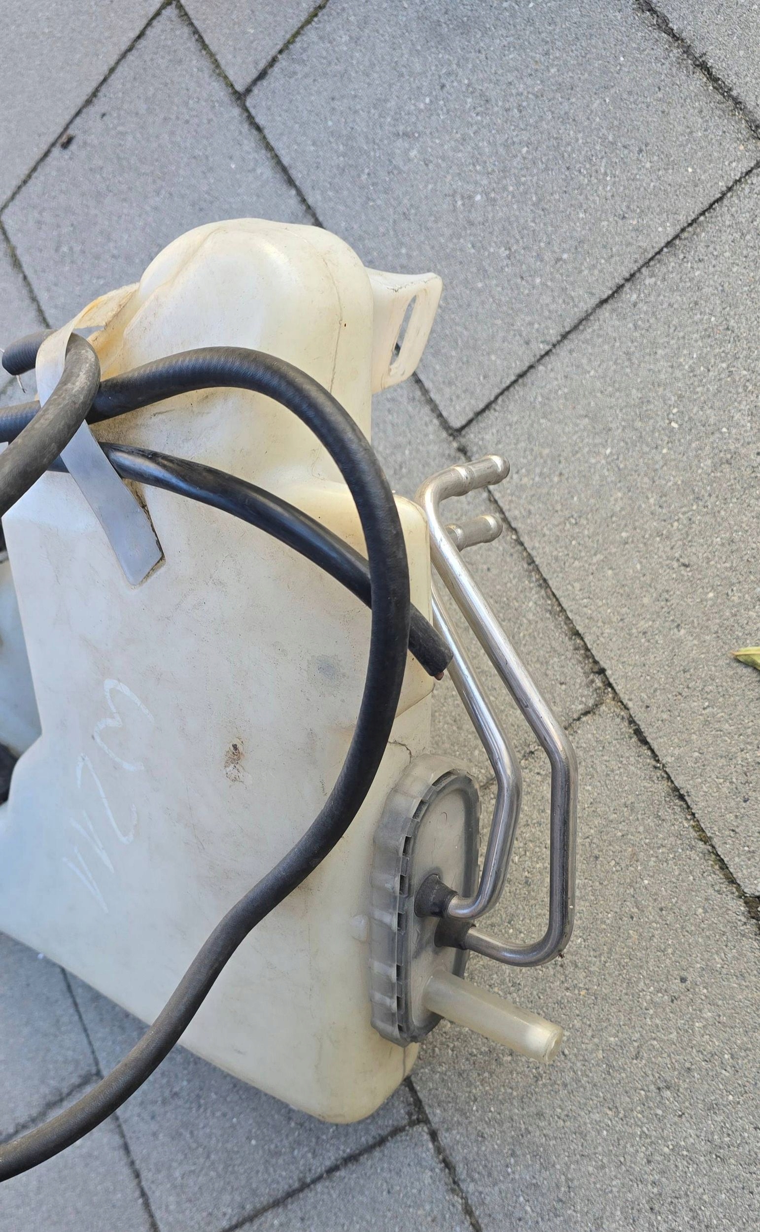 Behälter der Spritzdüse MERCEDES W211 E 2118600560