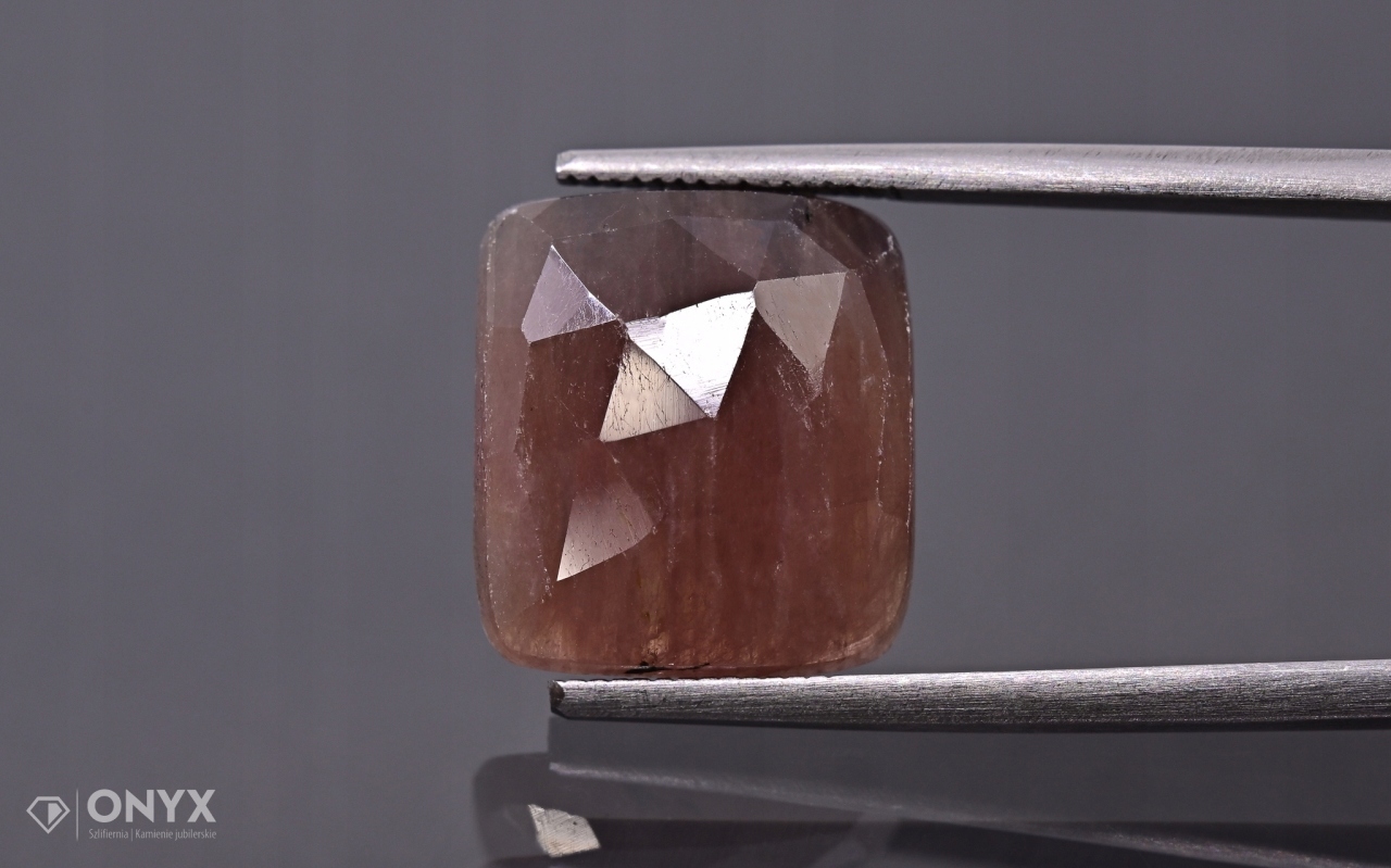 Safír fasetovaná rozeta obdélník 14x12,5 mm